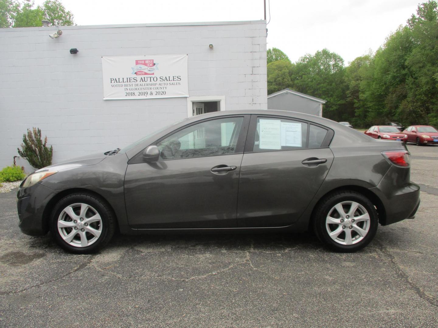 2011 GRAY Mazda MAZDA3 i Touring 4-Door (JM1BL1VG5B1) with an 2.0L L4 DOHC 16V engine, located at 540a Delsea Drive, Sewell, NJ, 08080, (987) 867-5309, 39.752560, -75.111206- Photo#1