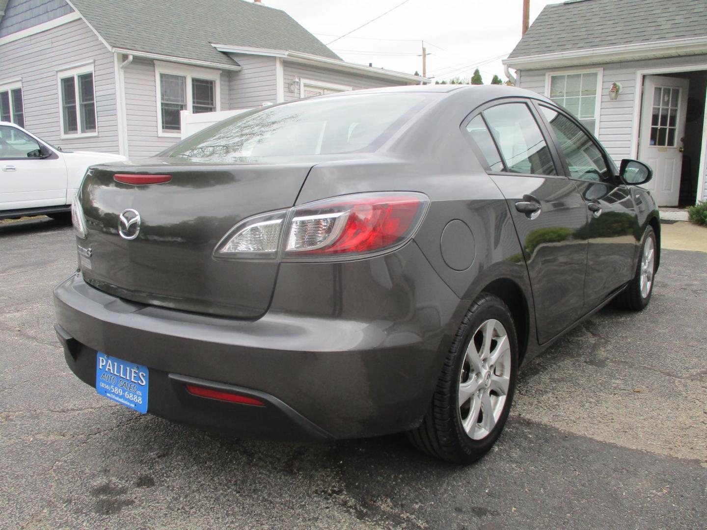 2011 GRAY Mazda MAZDA3 i Touring 4-Door (JM1BL1VG5B1) with an 2.0L L4 DOHC 16V engine, located at 540a Delsea Drive, Sewell, NJ, 08080, (987) 867-5309, 39.752560, -75.111206- Photo#5