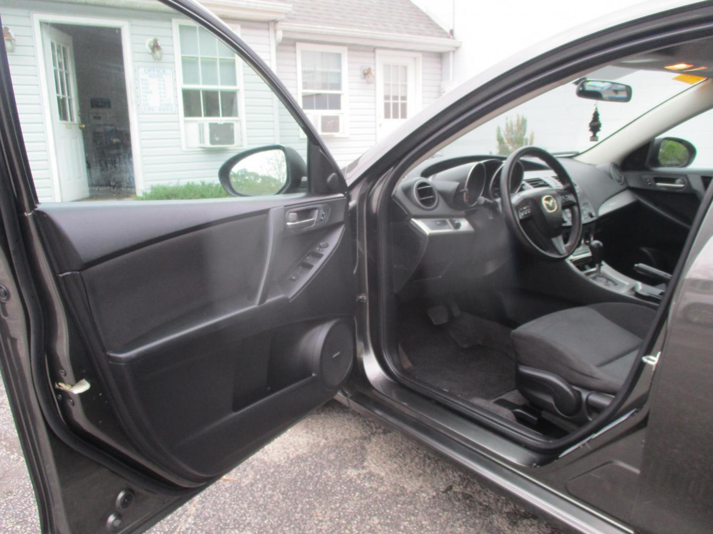2011 GRAY Mazda MAZDA3 i Touring 4-Door (JM1BL1VG5B1) with an 2.0L L4 DOHC 16V engine, located at 540a Delsea Drive, Sewell, NJ, 08080, (987) 867-5309, 39.752560, -75.111206- Photo#9