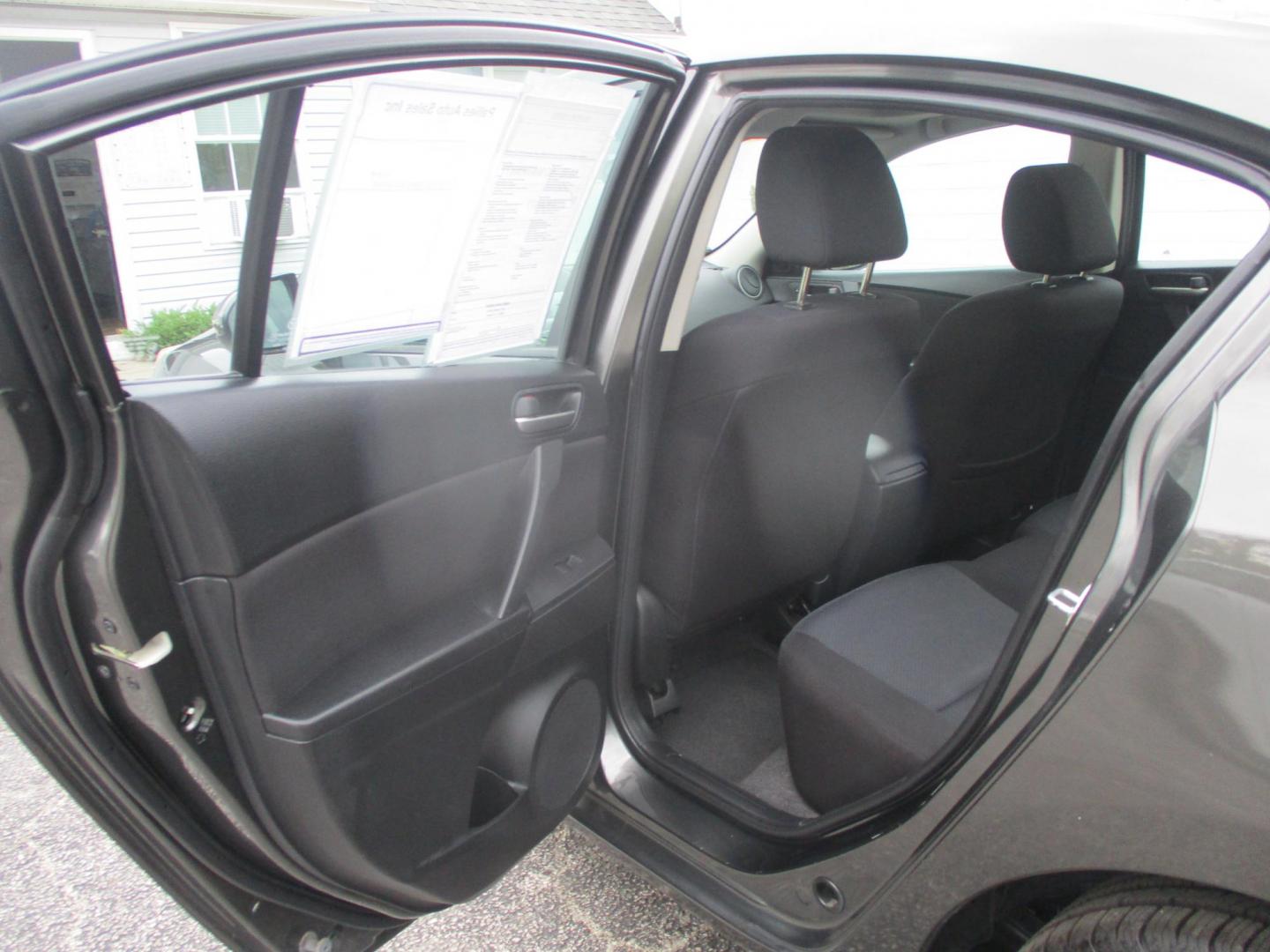 2011 GRAY Mazda MAZDA3 i Touring 4-Door (JM1BL1VG5B1) with an 2.0L L4 DOHC 16V engine, located at 540a Delsea Drive, Sewell, NJ, 08080, (987) 867-5309, 39.752560, -75.111206- Photo#12