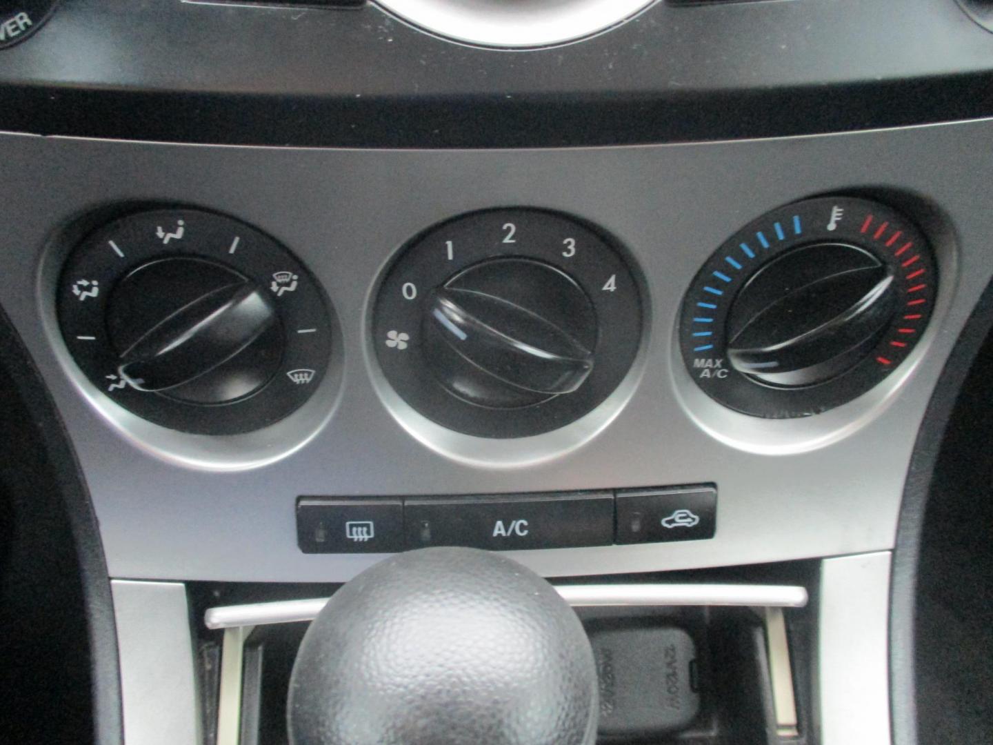 2011 GRAY Mazda MAZDA3 i Touring 4-Door (JM1BL1VG5B1) with an 2.0L L4 DOHC 16V engine, located at 540a Delsea Drive, Sewell, NJ, 08080, (987) 867-5309, 39.752560, -75.111206- Photo#20