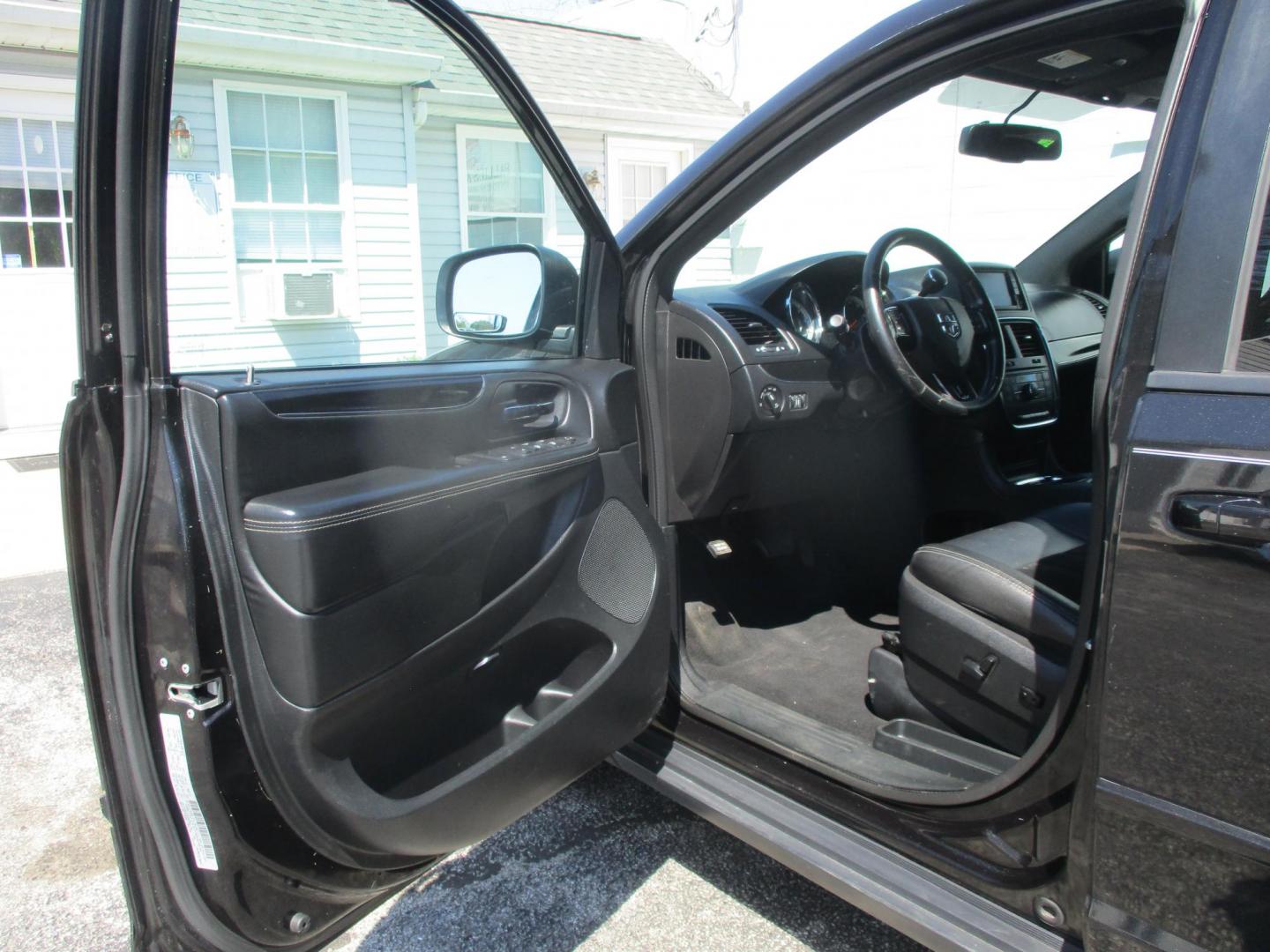 2017 BLACK Dodge Grand Caravan SXT (2C4RDGCG0HR) with an 3.6L V6 DOHC 24V engine, 6A transmission, located at 540a Delsea Drive, Sewell, NJ, 08080, (987) 867-5309, 39.752560, -75.111206 - Photo#9
