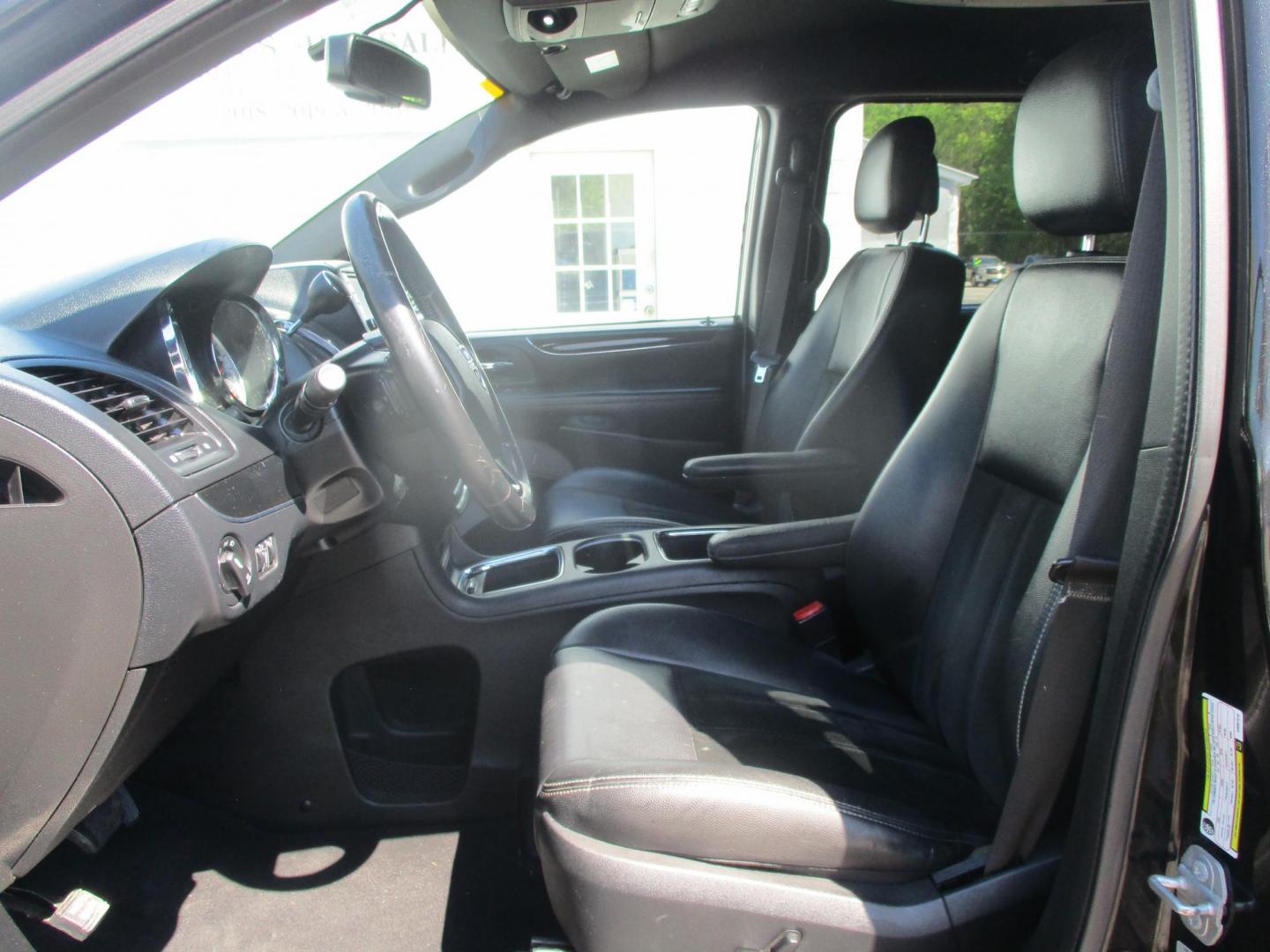 2017 BLACK Dodge Grand Caravan SXT (2C4RDGCG0HR) with an 3.6L V6 DOHC 24V engine, 6A transmission, located at 540a Delsea Drive, Sewell, NJ, 08080, (987) 867-5309, 39.752560, -75.111206 - Photo#11