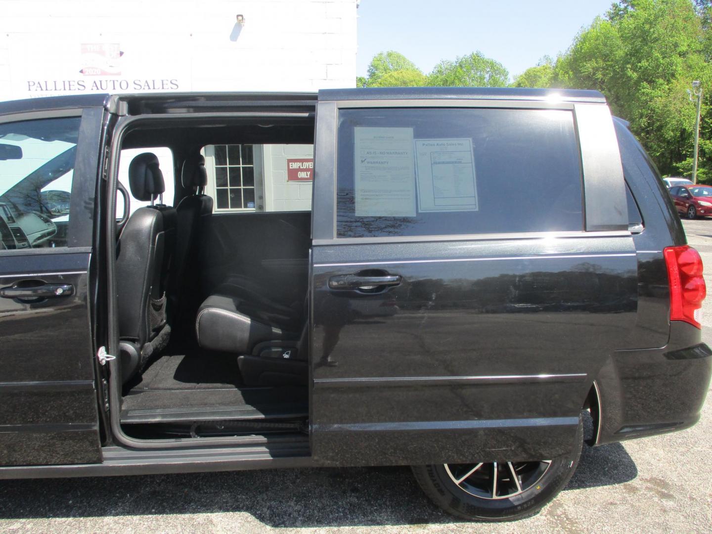 2017 BLACK Dodge Grand Caravan SXT (2C4RDGCG0HR) with an 3.6L V6 DOHC 24V engine, 6A transmission, located at 540a Delsea Drive, Sewell, NJ, 08080, (987) 867-5309, 39.752560, -75.111206 - Photo#12