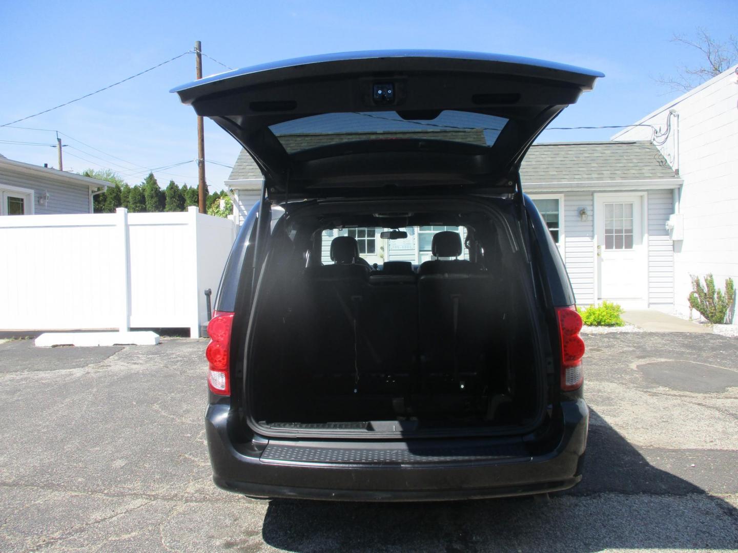 2017 BLACK Dodge Grand Caravan SXT (2C4RDGCG0HR) with an 3.6L V6 DOHC 24V engine, 6A transmission, located at 540a Delsea Drive, Sewell, NJ, 08080, (987) 867-5309, 39.752560, -75.111206 - Photo#24
