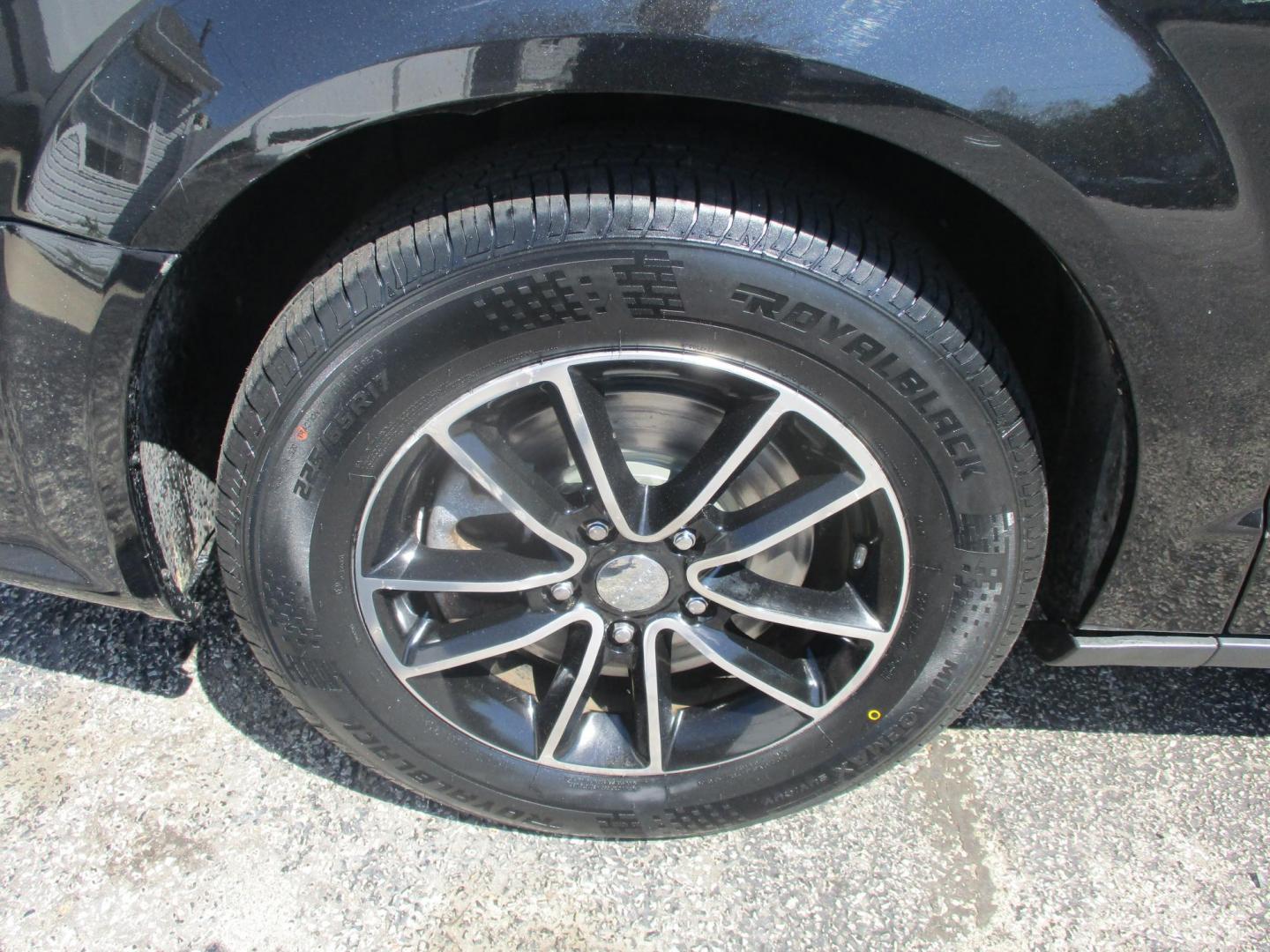 2017 BLACK Dodge Grand Caravan SXT (2C4RDGCG0HR) with an 3.6L V6 DOHC 24V engine, 6A transmission, located at 540a Delsea Drive, Sewell, NJ, 08080, (987) 867-5309, 39.752560, -75.111206 - Photo#26