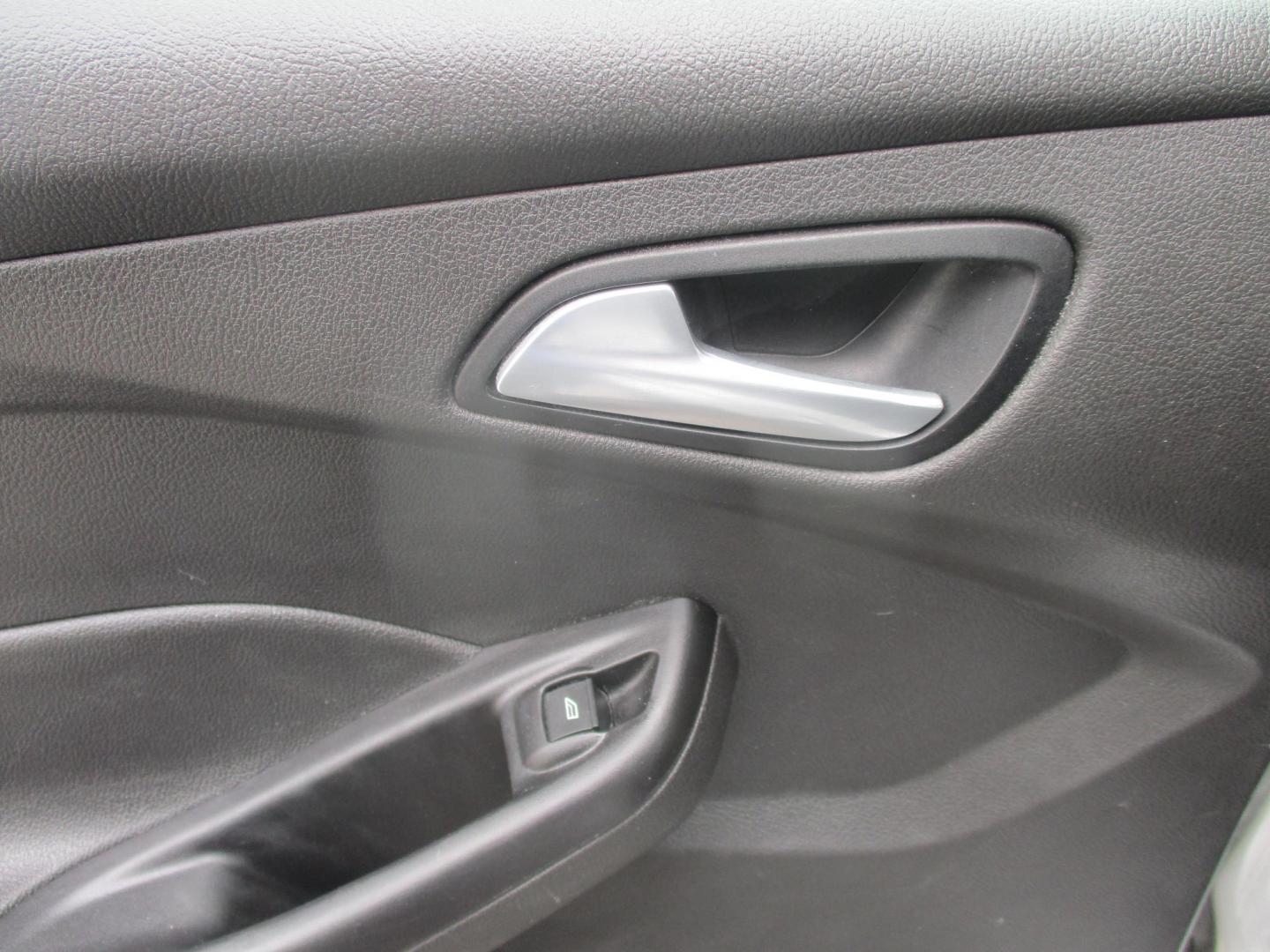 2017 SILVER Ford Focus SE Sedan (1FADP3F27HL) with an 2.0L L4 DOHC 16V engine, located at 540a Delsea Drive, Sewell, NJ, 08080, (987) 867-5309, 39.752560, -75.111206- Photo#14