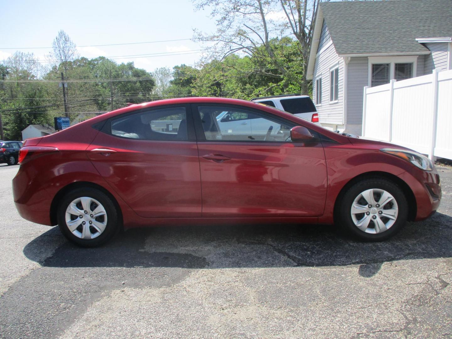 2016 RED Hyundai Elantra Limited (5NPDH4AE6GH) with an 1.8L L4 DOHC 16V engine, 6-Speed Automatic transmission, located at 540a Delsea Drive, Sewell, NJ, 08080, (987) 867-5309, 39.752560, -75.111206 - Photo#6