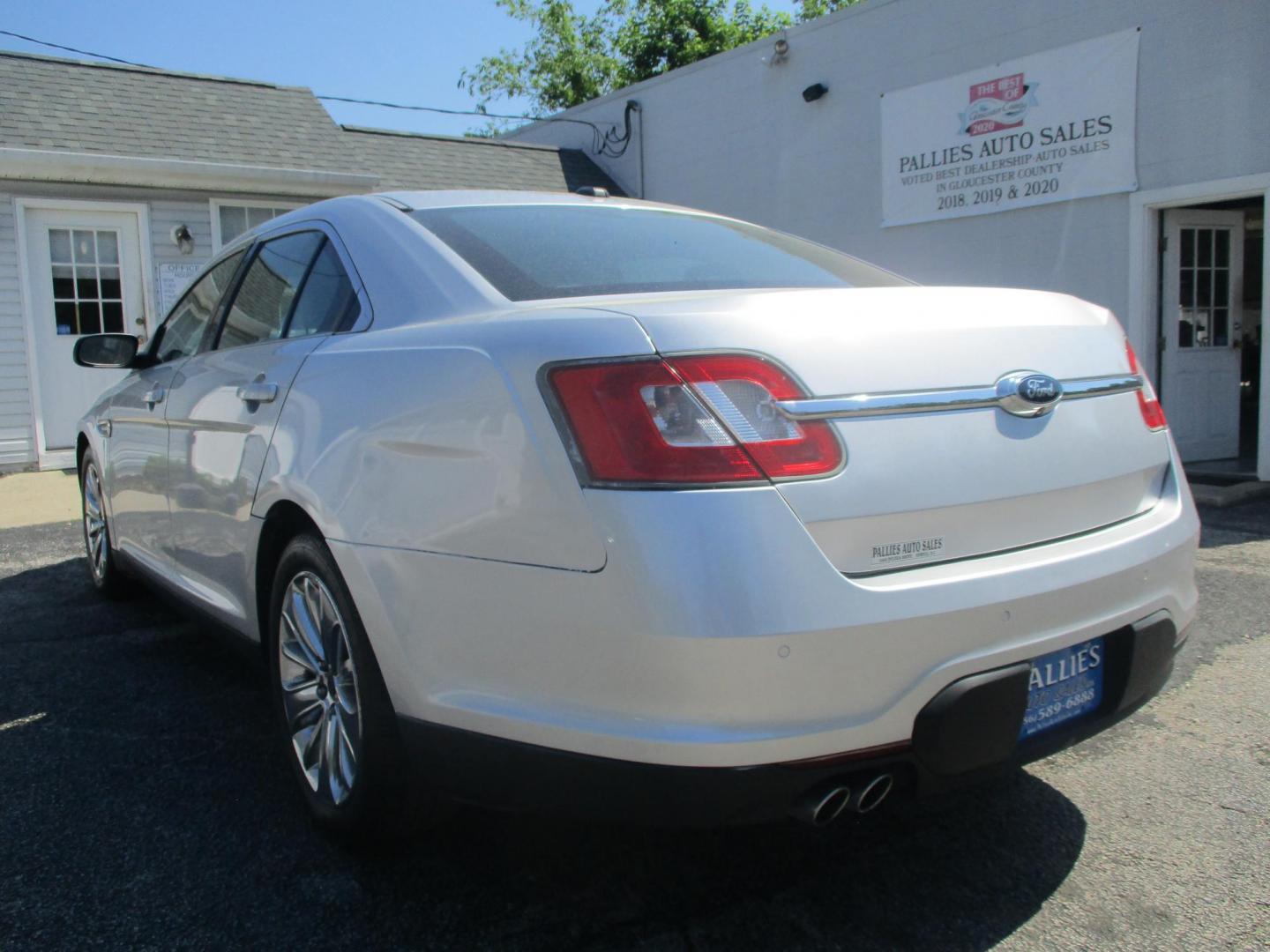 2012 SILVER Ford Taurus Limited FWD (1FAHP2FW5CG) with an 3.5L V6 DOHC 24V engine, 6-Speed Automatic transmission, located at 540a Delsea Drive, Sewell, NJ, 08080, (987) 867-5309, 39.752560, -75.111206 - Photo#2