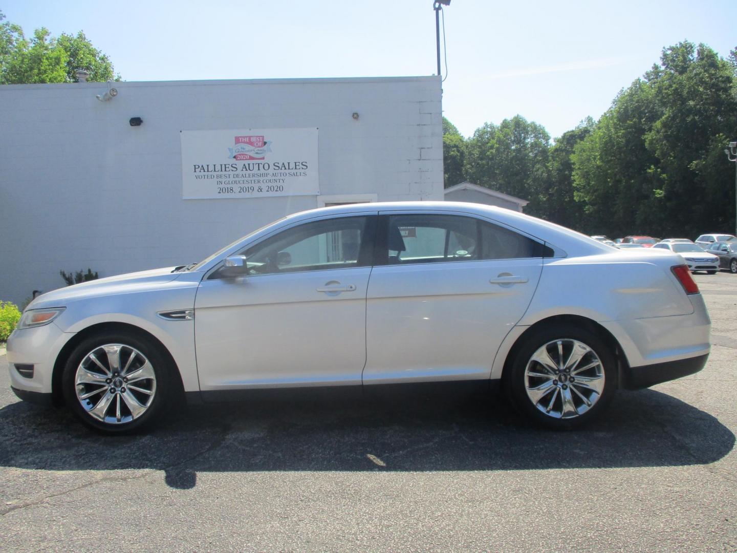 2012 SILVER Ford Taurus Limited FWD (1FAHP2FW5CG) with an 3.5L V6 DOHC 24V engine, 6-Speed Automatic transmission, located at 540a Delsea Drive, Sewell, NJ, 08080, (987) 867-5309, 39.752560, -75.111206 - Photo#1