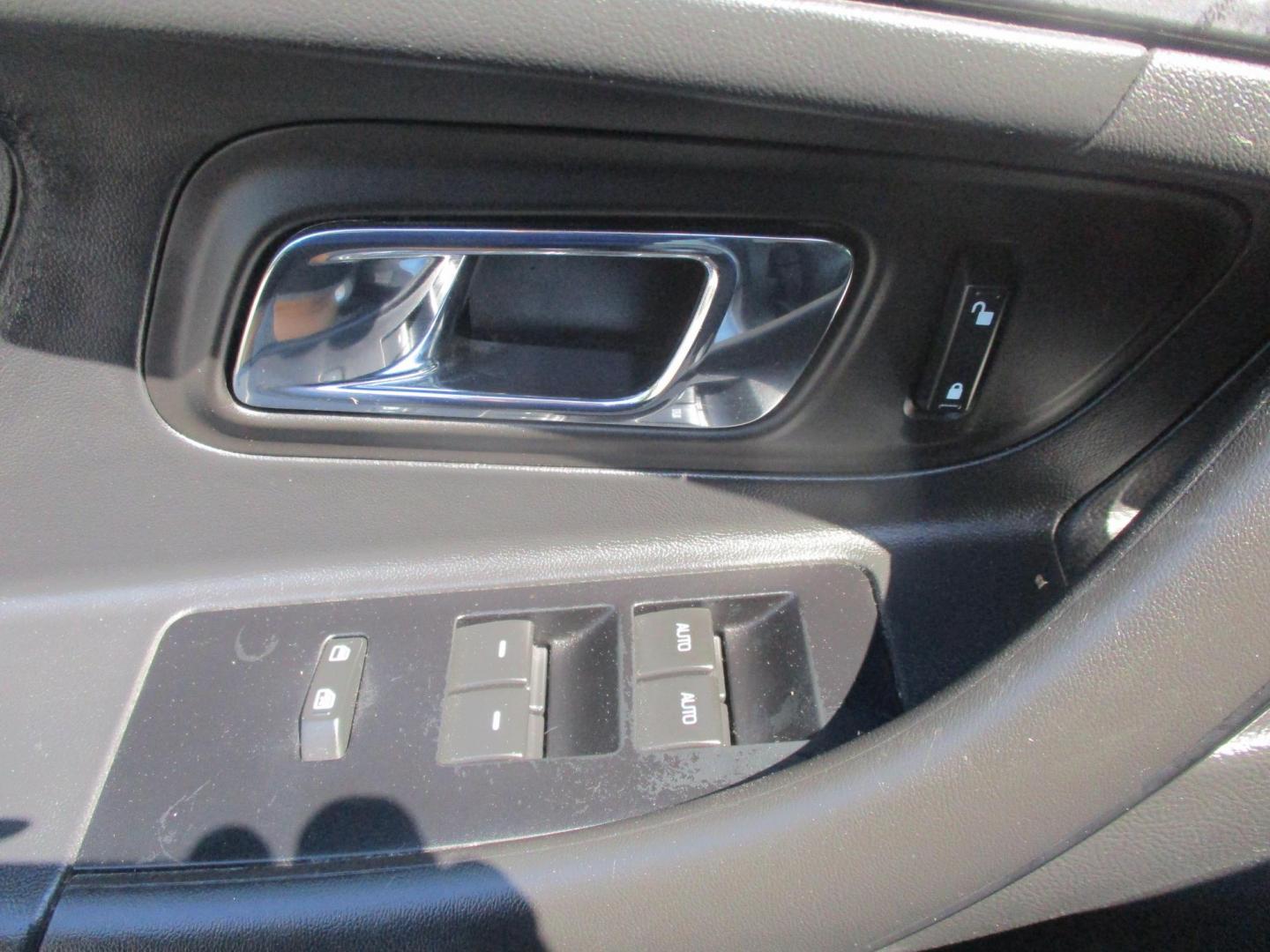 2012 SILVER Ford Taurus Limited FWD (1FAHP2FW5CG) with an 3.5L V6 DOHC 24V engine, 6-Speed Automatic transmission, located at 540a Delsea Drive, Sewell, NJ, 08080, (987) 867-5309, 39.752560, -75.111206 - Photo#9