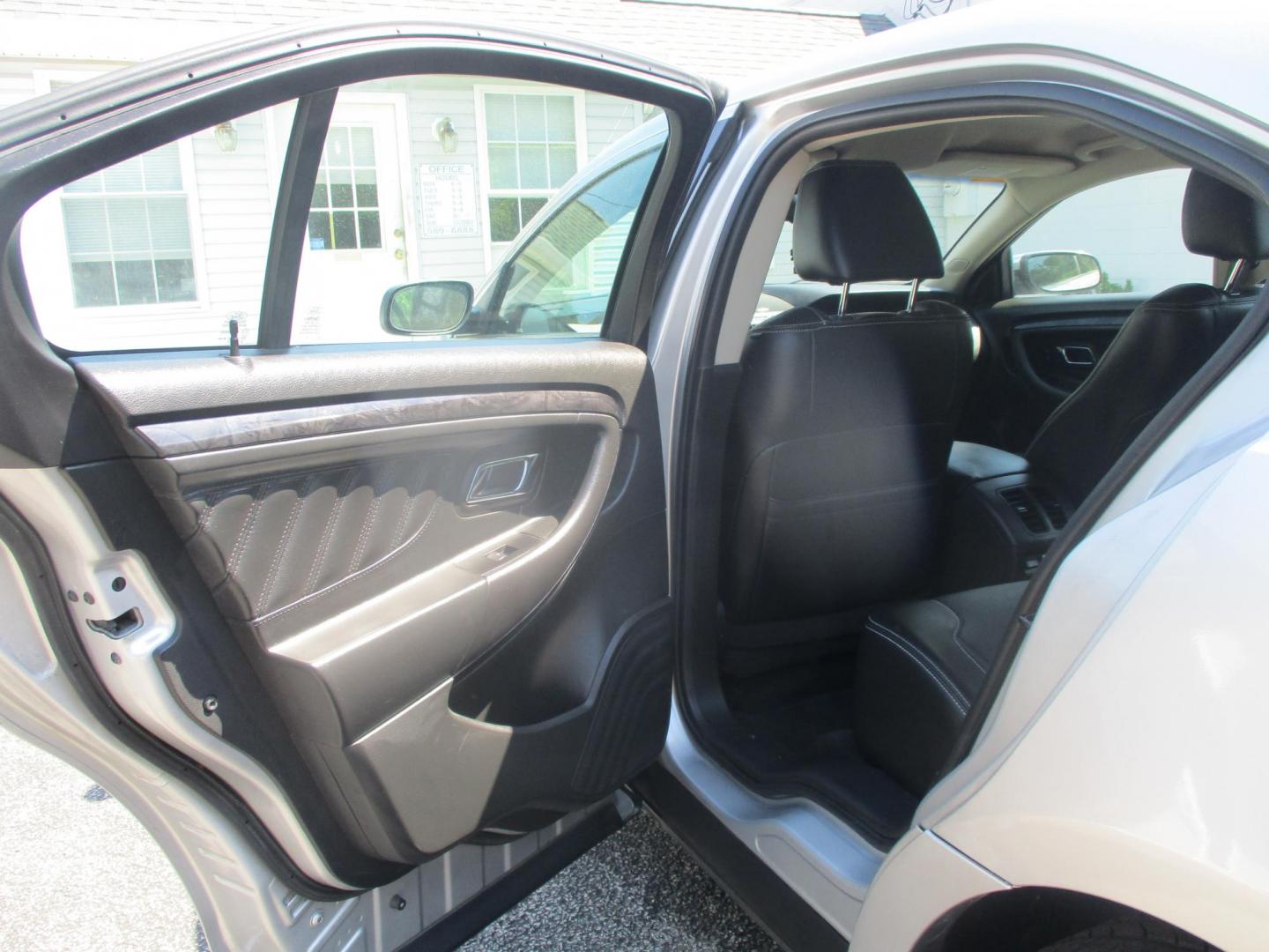 2012 SILVER Ford Taurus Limited FWD (1FAHP2FW5CG) with an 3.5L V6 DOHC 24V engine, 6-Speed Automatic transmission, located at 540a Delsea Drive, Sewell, NJ, 08080, (987) 867-5309, 39.752560, -75.111206 - Photo#11