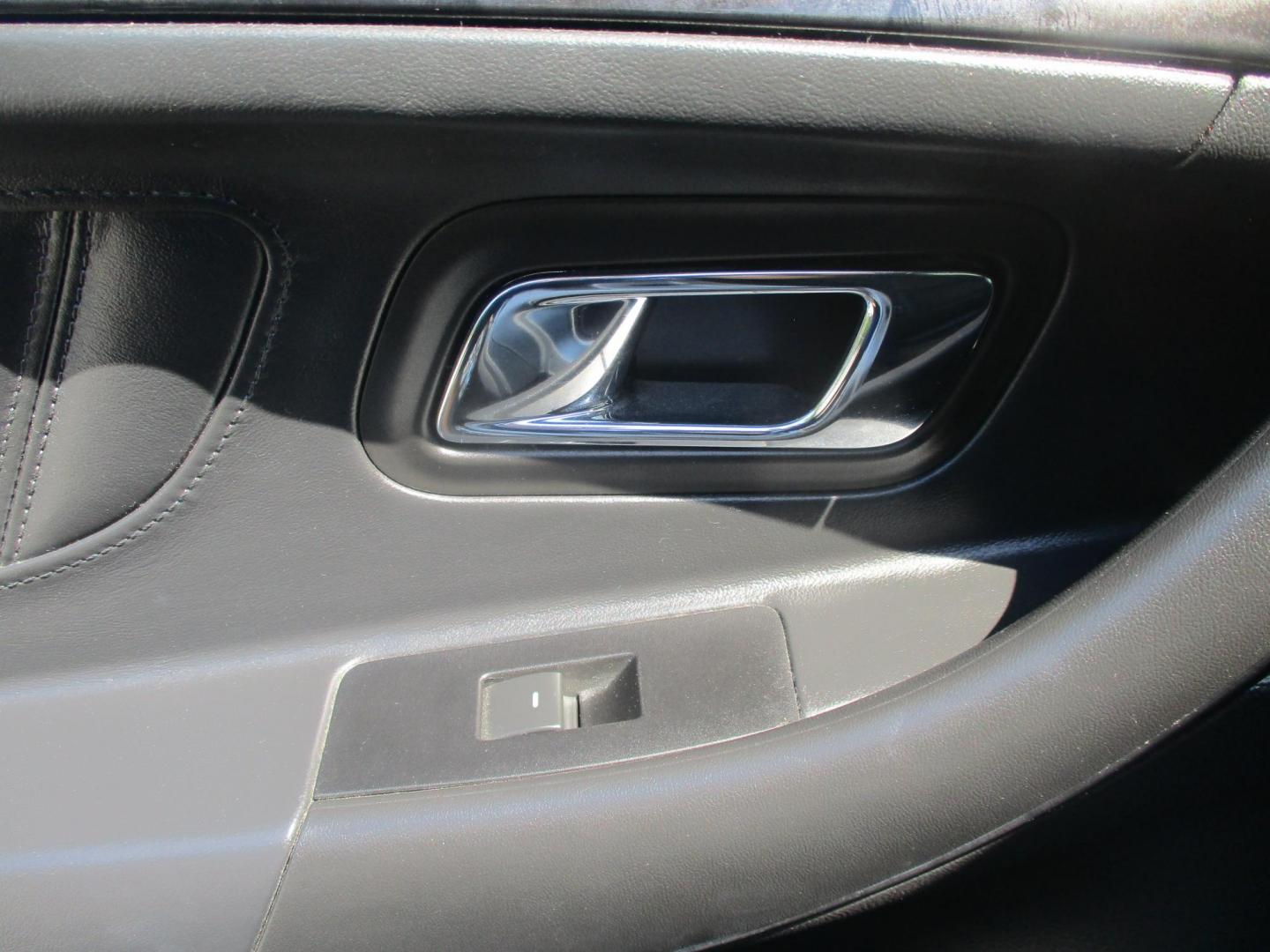 2012 SILVER Ford Taurus Limited FWD (1FAHP2FW5CG) with an 3.5L V6 DOHC 24V engine, 6-Speed Automatic transmission, located at 540a Delsea Drive, Sewell, NJ, 08080, (987) 867-5309, 39.752560, -75.111206 - Photo#12