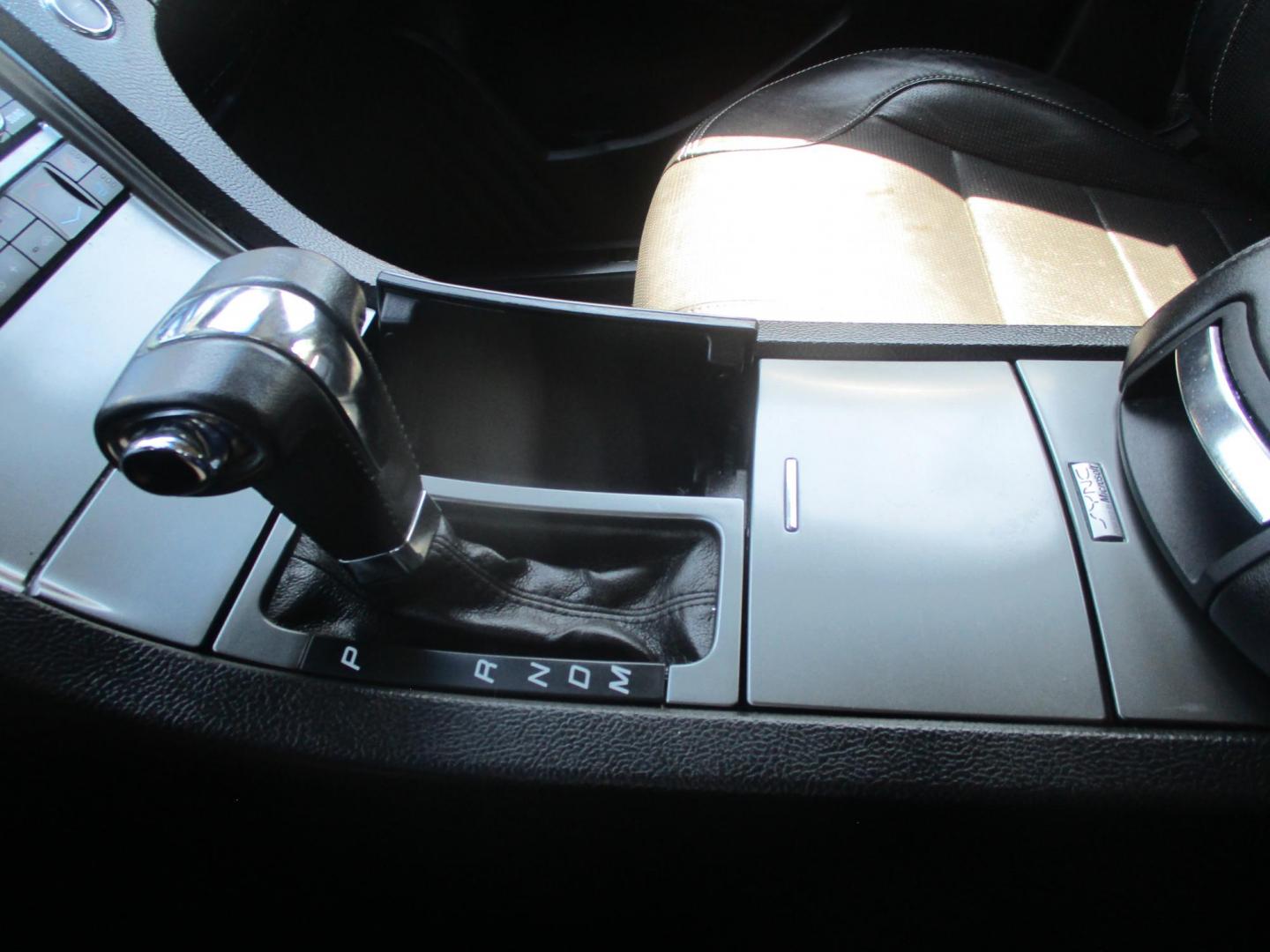 2012 SILVER Ford Taurus Limited FWD (1FAHP2FW5CG) with an 3.5L V6 DOHC 24V engine, 6-Speed Automatic transmission, located at 540a Delsea Drive, Sewell, NJ, 08080, (987) 867-5309, 39.752560, -75.111206 - Photo#19