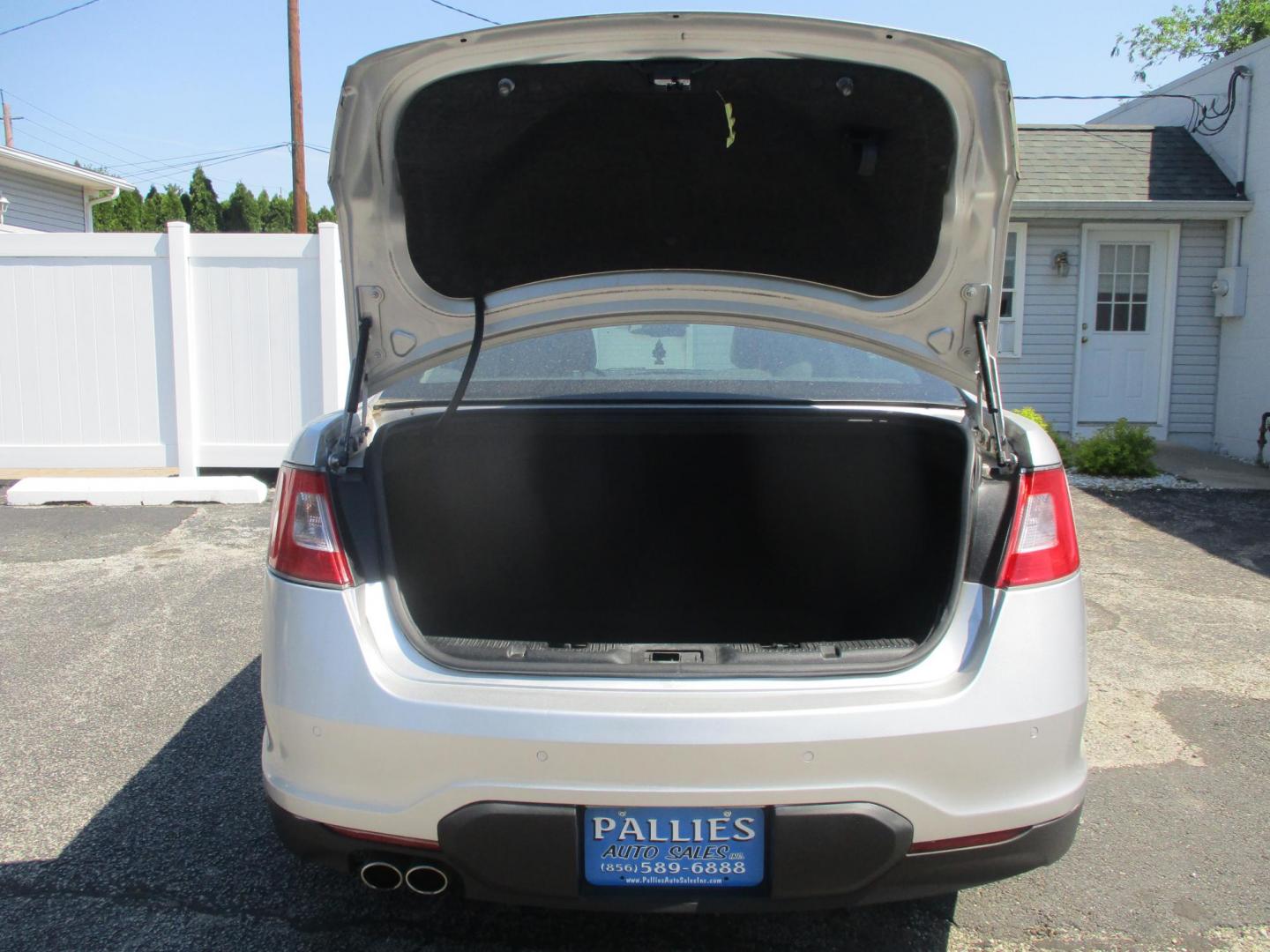 2012 SILVER Ford Taurus Limited FWD (1FAHP2FW5CG) with an 3.5L V6 DOHC 24V engine, 6-Speed Automatic transmission, located at 540a Delsea Drive, Sewell, NJ, 08080, (987) 867-5309, 39.752560, -75.111206 - Photo#22