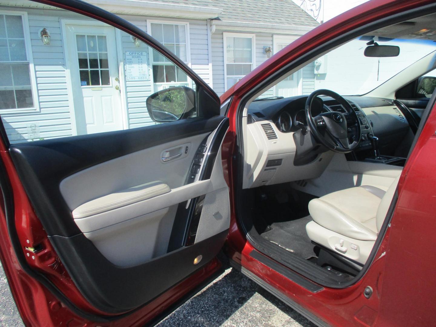 2010 RED Mazda CX-9 Grand Touring AWD (JM3TB3MV8A0) with an 3.7L V6 DOHC 24V engine, 6-Speed Automatic transmission, located at 540a Delsea Drive, Sewell, NJ, 08080, (987) 867-5309, 39.752560, -75.111206 - Photo#10