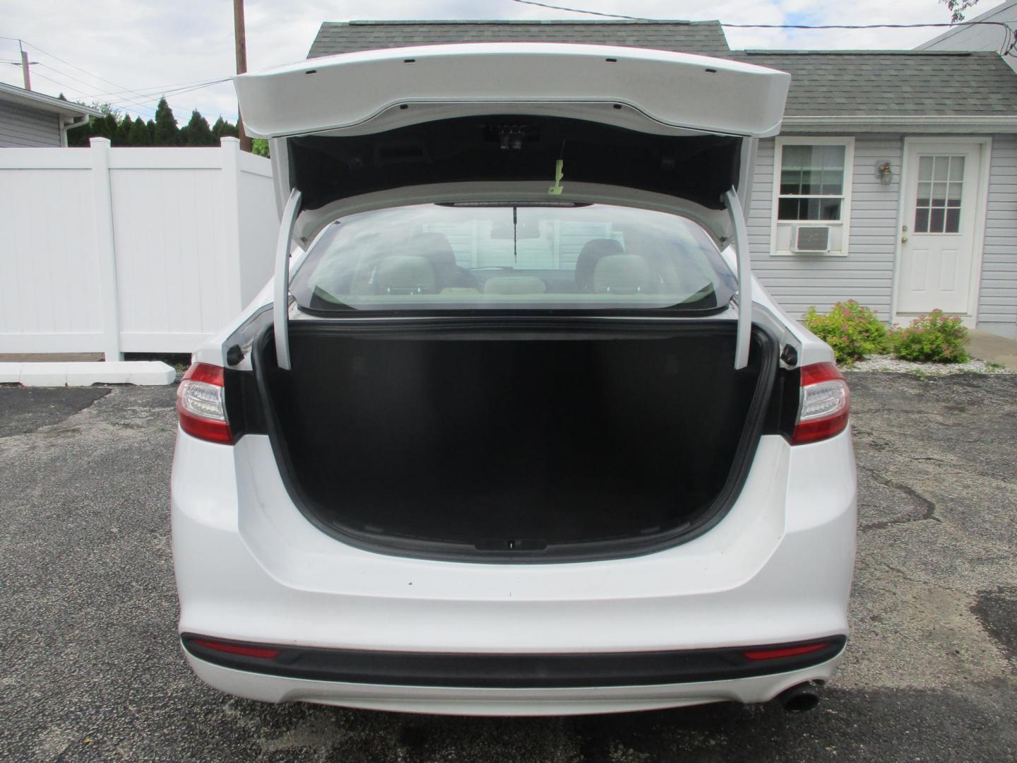 2013 Ford Fusion SE (3FA6P0H7XDR) with an 2.5L L4 DOHC 16V engine, located at 540a Delsea Drive, Sewell, NJ, 08080, (987) 867-5309, 39.752560, -75.111206- Photo#24