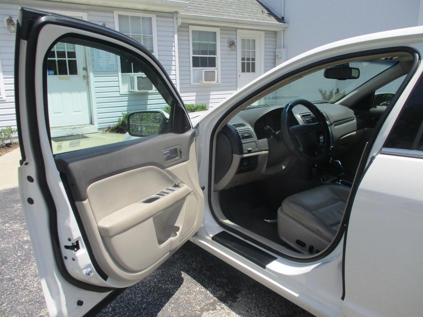 2011 WHITE Ford Fusion I4 SEL (3FAHP0JA4BR) with an 2.5L L4 DOHC 16V engine, located at 540a Delsea Drive, Sewell, NJ, 08080, (987) 867-5309, 39.752560, -75.111206- Photo#10