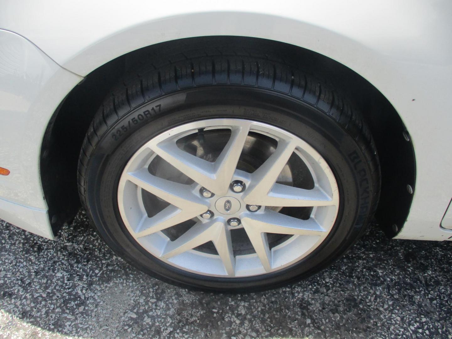 2011 WHITE Ford Fusion I4 SEL (3FAHP0JA4BR) with an 2.5L L4 DOHC 16V engine, located at 540a Delsea Drive, Sewell, NJ, 08080, (987) 867-5309, 39.752560, -75.111206- Photo#27