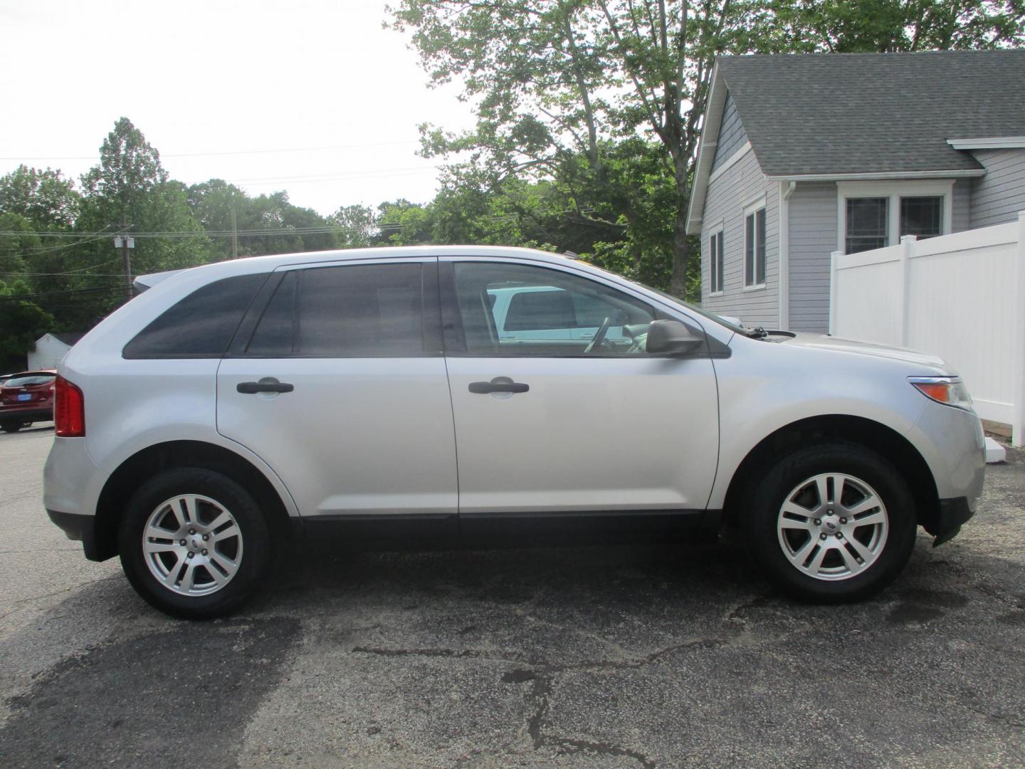 2013 SILVER Ford Edge SE FWD (2FMDK3GC4DB) with an 3.5L V6 DOHC 24V engine, 6-Speed Automatic transmission, located at 540a Delsea Drive, Sewell, NJ, 08080, (987) 867-5309, 39.752560, -75.111206 - Photo#6