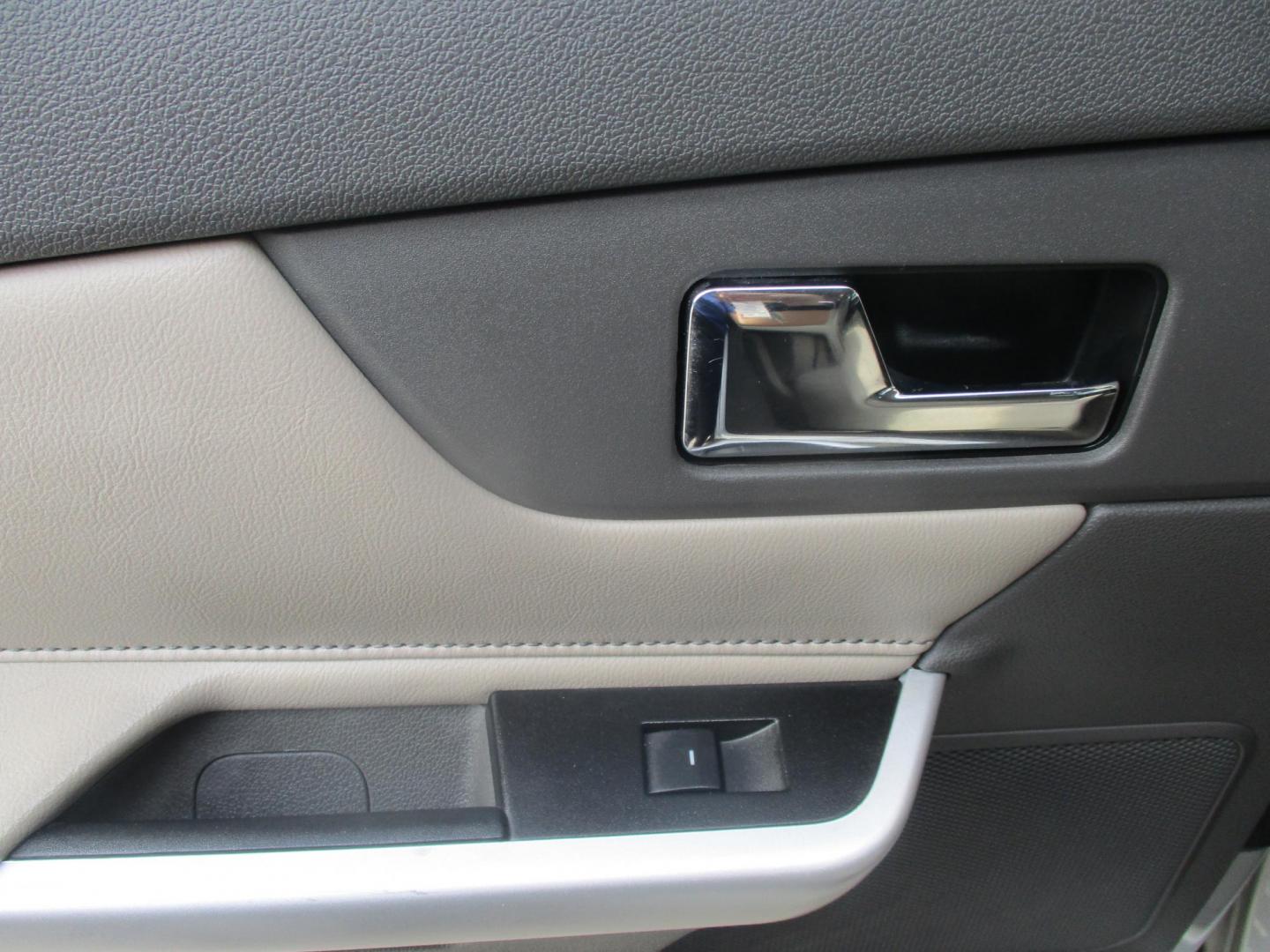 2013 SILVER Ford Edge SE FWD (2FMDK3GC4DB) with an 3.5L V6 DOHC 24V engine, 6-Speed Automatic transmission, located at 540a Delsea Drive, Sewell, NJ, 08080, (987) 867-5309, 39.752560, -75.111206 - Photo#13