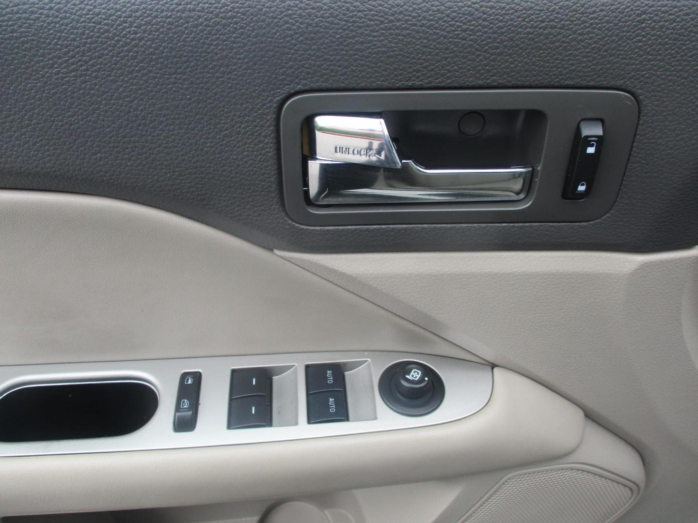 2012 WHITE Ford Fusion SEL (3FAHP0JA7CR) with an 2.5L L4 DOHC 16V engine, located at 540a Delsea Drive, Sewell, NJ, 08080, (987) 867-5309, 39.752560, -75.111206- Photo#11