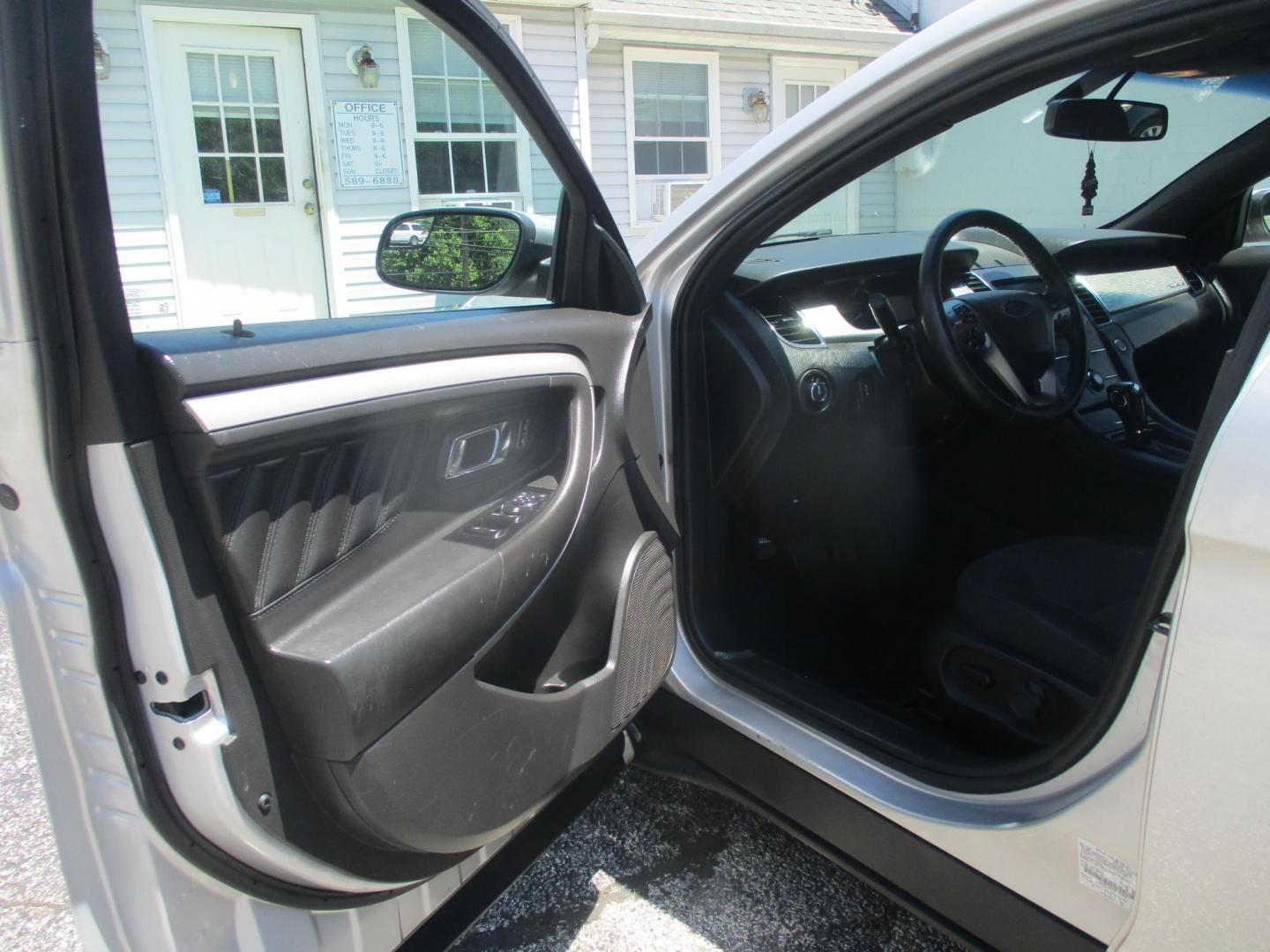 2018 SILVER Ford Taurus SEL FWD (1FAHP2E81JG) with an 3.5L V6 DOHC 24V engine, 6A transmission, located at 540a Delsea Drive, Sewell, NJ, 08080, (987) 867-5309, 39.752560, -75.111206- Photo#10