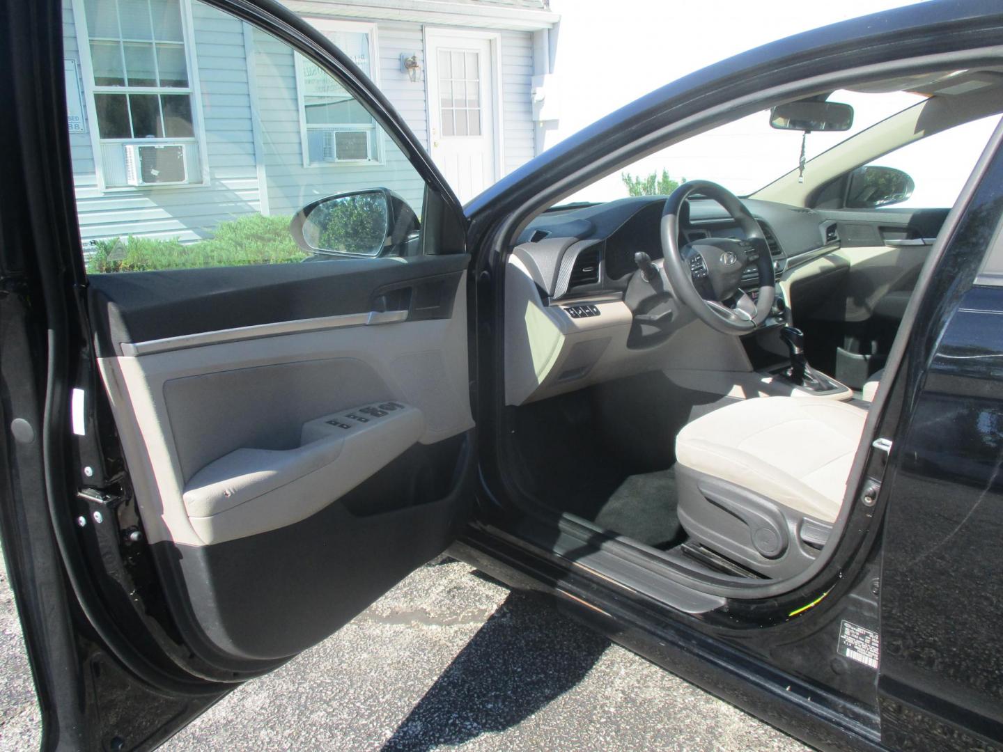 2019 BLACK Hyundai Elantra Limited (KMHD84LF4KU) with an 1.8L L4 DOHC 16V engine, 6A transmission, located at 540a Delsea Drive, Sewell, NJ, 08080, (987) 867-5309, 39.752560, -75.111206- Photo#9