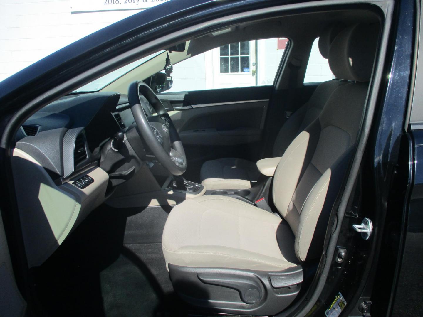 2019 BLACK Hyundai Elantra Limited (KMHD84LF4KU) with an 1.8L L4 DOHC 16V engine, 6A transmission, located at 540a Delsea Drive, Sewell, NJ, 08080, (987) 867-5309, 39.752560, -75.111206- Photo#11