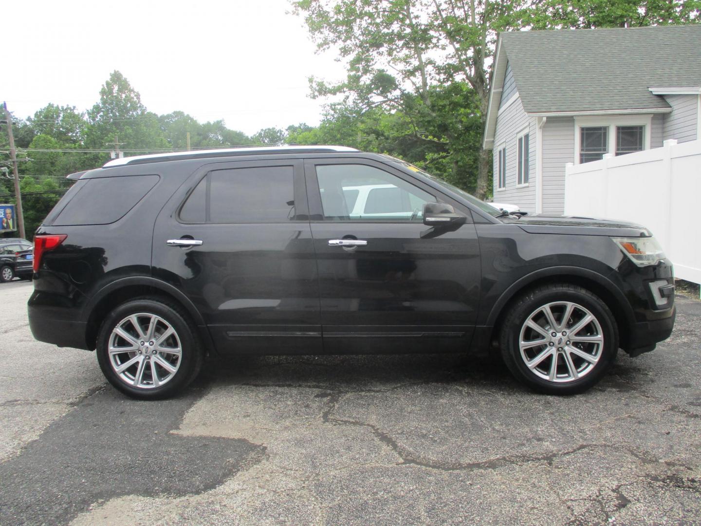 2017 BLACK Ford Explorer Limited FWD (1FM5K7F86HG) with an 3.5L V6 DOHC 24V engine, 6A transmission, located at 540a Delsea Drive, Sewell, NJ, 08080, (987) 867-5309, 39.752560, -75.111206- Photo#6