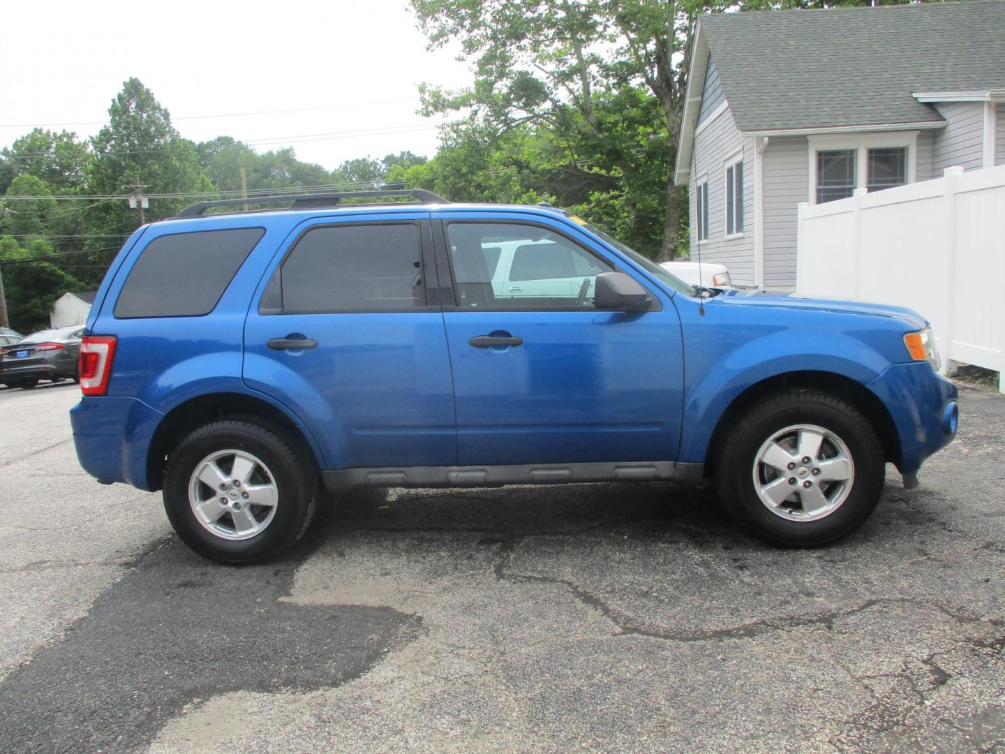 2011 BLUE Ford Escape XLT FWD (1FMCU0D78BK) with an 2.5L L4 DOHC 16V engine, 6-Speed Automatic transmission, located at 540a Delsea Drive, Sewell, NJ, 08080, (987) 867-5309, 39.752560, -75.111206- Photo#7
