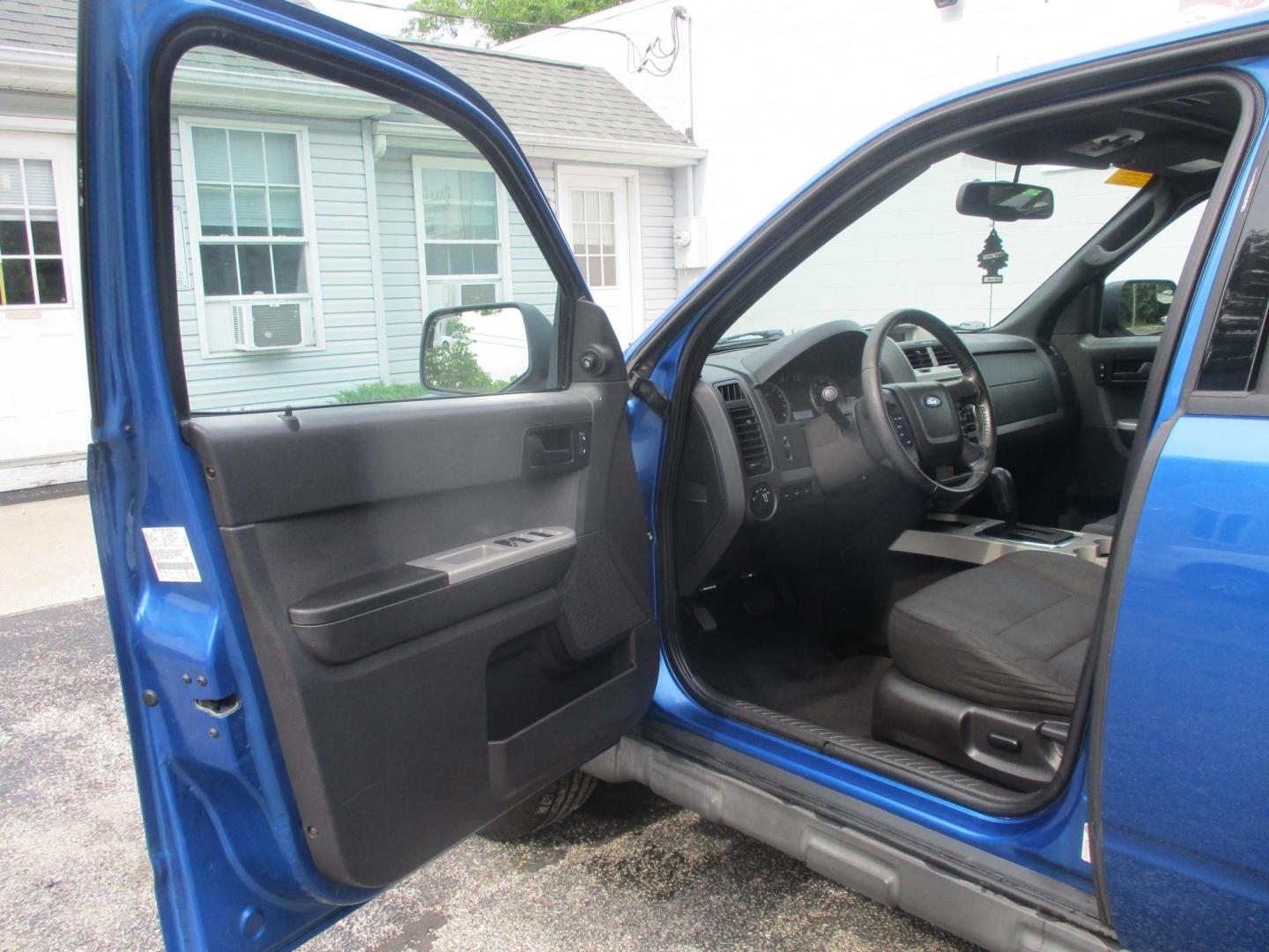 2011 BLUE Ford Escape XLT FWD (1FMCU0D78BK) with an 2.5L L4 DOHC 16V engine, 6-Speed Automatic transmission, located at 540a Delsea Drive, Sewell, NJ, 08080, (987) 867-5309, 39.752560, -75.111206- Photo#10
