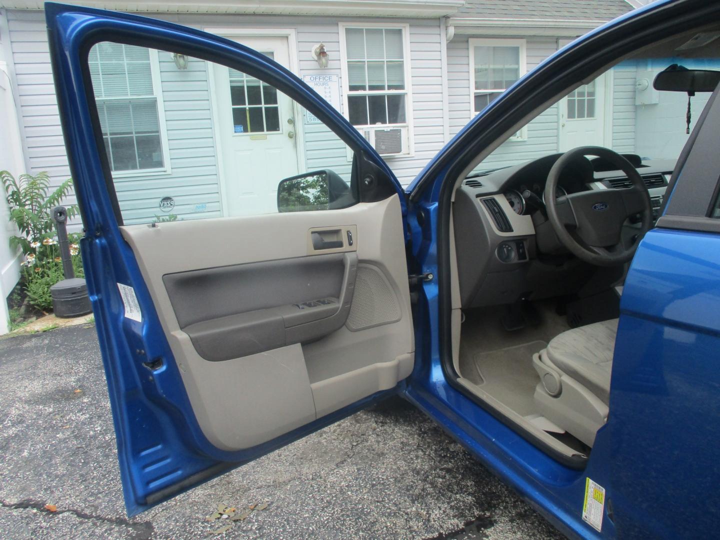 2010 BLUE Ford Focus SE Sedan (1FAHP3FN9AW) with an 2.0L L4 DOHC 16V engine, located at 540a Delsea Drive, Sewell, NJ, 08080, (987) 867-5309, 39.752560, -75.111206- Photo#9