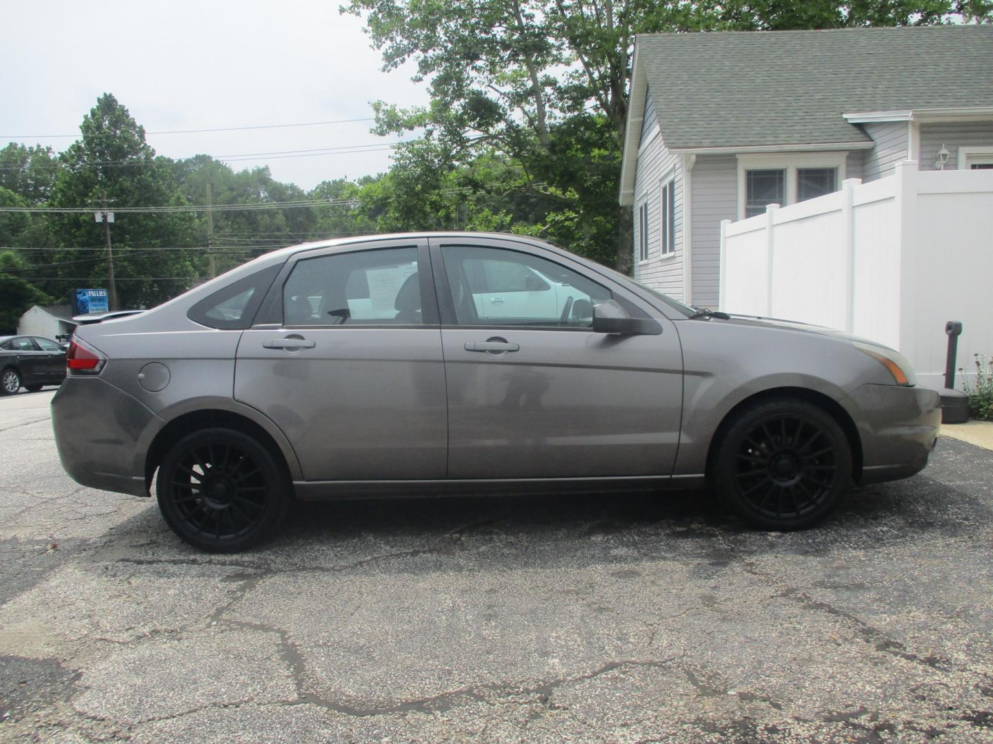 2011 GRAY Ford Focus SES Sedan (1FAHP3GN0BW) with an 2.0L L4 DOHC 16V engine, located at 540a Delsea Drive, Sewell, NJ, 08080, (987) 867-5309, 39.752560, -75.111206- Photo#7