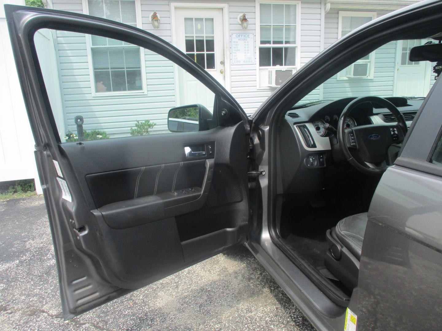 2011 GRAY Ford Focus SES Sedan (1FAHP3GN0BW) with an 2.0L L4 DOHC 16V engine, located at 540a Delsea Drive, Sewell, NJ, 08080, (987) 867-5309, 39.752560, -75.111206- Photo#10