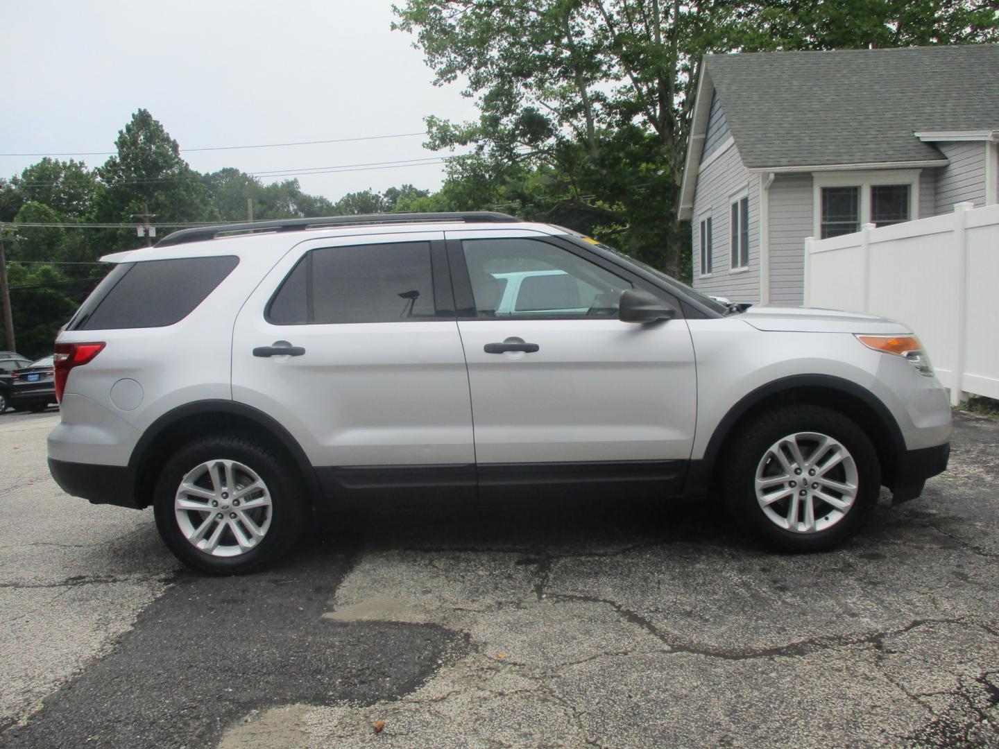 2015 SILVER Ford Explorer Base 4WD (1FM5K8B88FG) with an 3.5L V6 DOHC 24V engine, 6-Speed Automatic transmission, located at 540a Delsea Drive, Sewell, NJ, 08080, (987) 867-5309, 39.752560, -75.111206- Photo#6