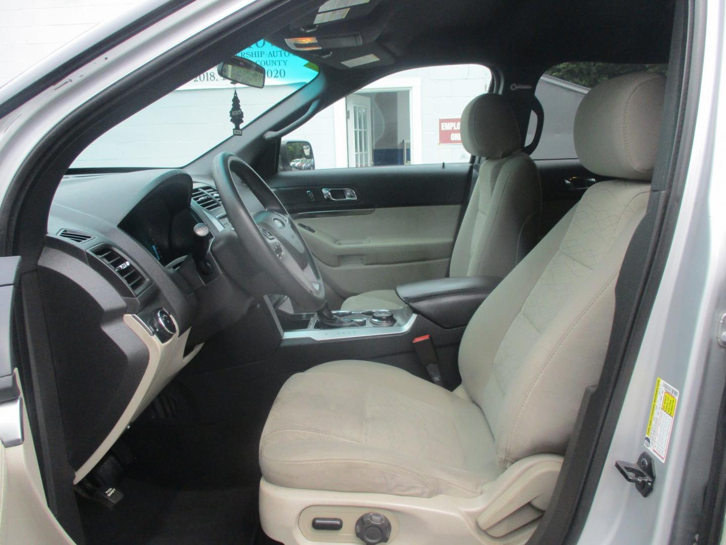 2015 SILVER Ford Explorer Base 4WD (1FM5K8B88FG) with an 3.5L V6 DOHC 24V engine, 6-Speed Automatic transmission, located at 540a Delsea Drive, Sewell, NJ, 08080, (987) 867-5309, 39.752560, -75.111206- Photo#11