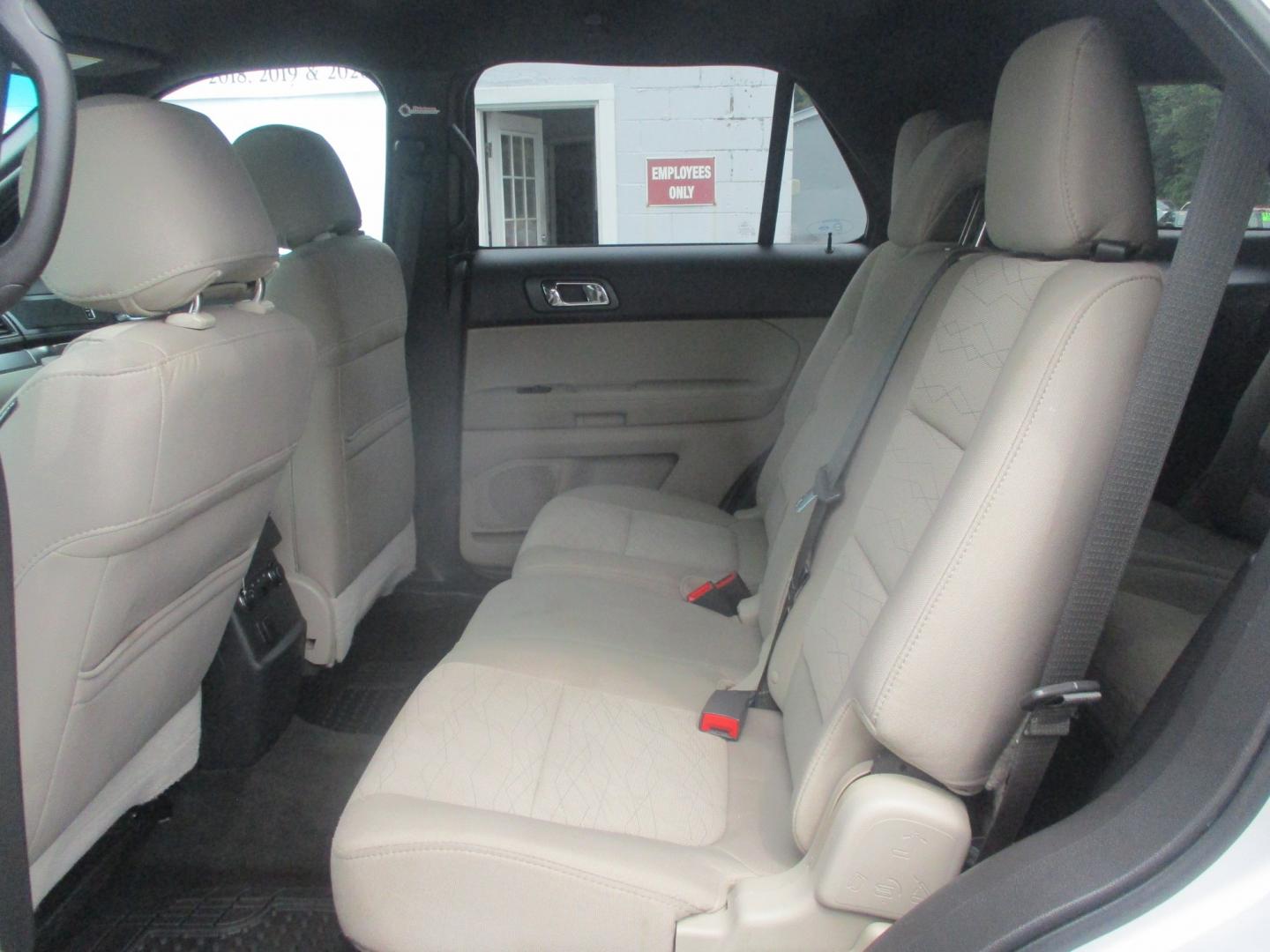 2015 SILVER Ford Explorer Base 4WD (1FM5K8B88FG) with an 3.5L V6 DOHC 24V engine, 6-Speed Automatic transmission, located at 540a Delsea Drive, Sewell, NJ, 08080, (987) 867-5309, 39.752560, -75.111206- Photo#14
