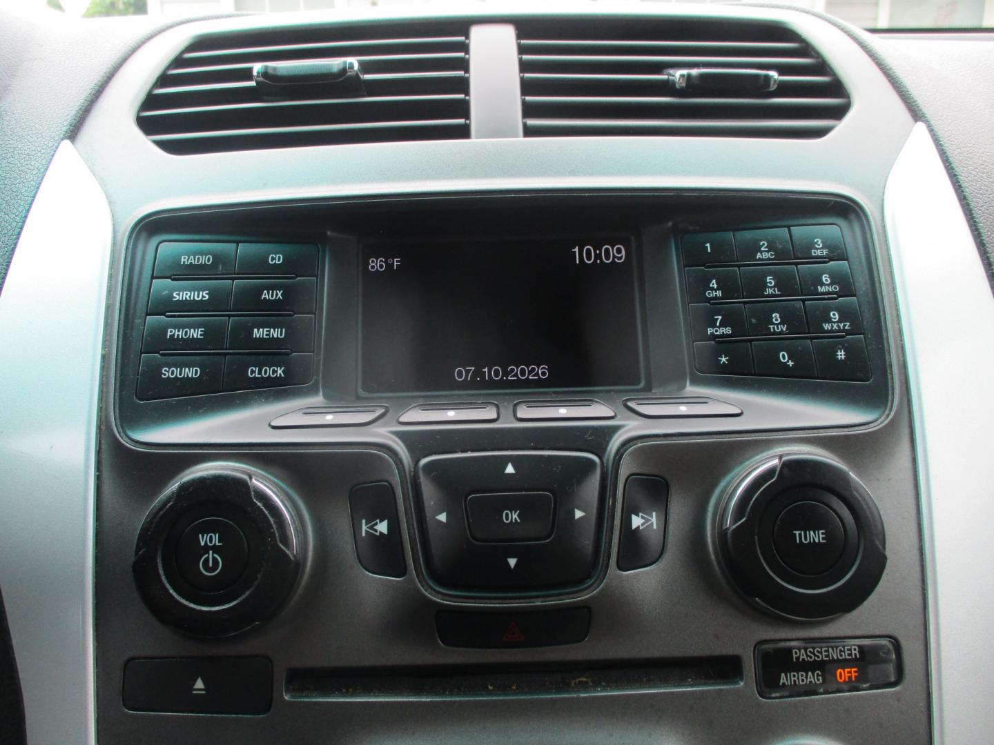 2015 SILVER Ford Explorer Base 4WD (1FM5K8B88FG) with an 3.5L V6 DOHC 24V engine, 6-Speed Automatic transmission, located at 540a Delsea Drive, Sewell, NJ, 08080, (987) 867-5309, 39.752560, -75.111206- Photo#19