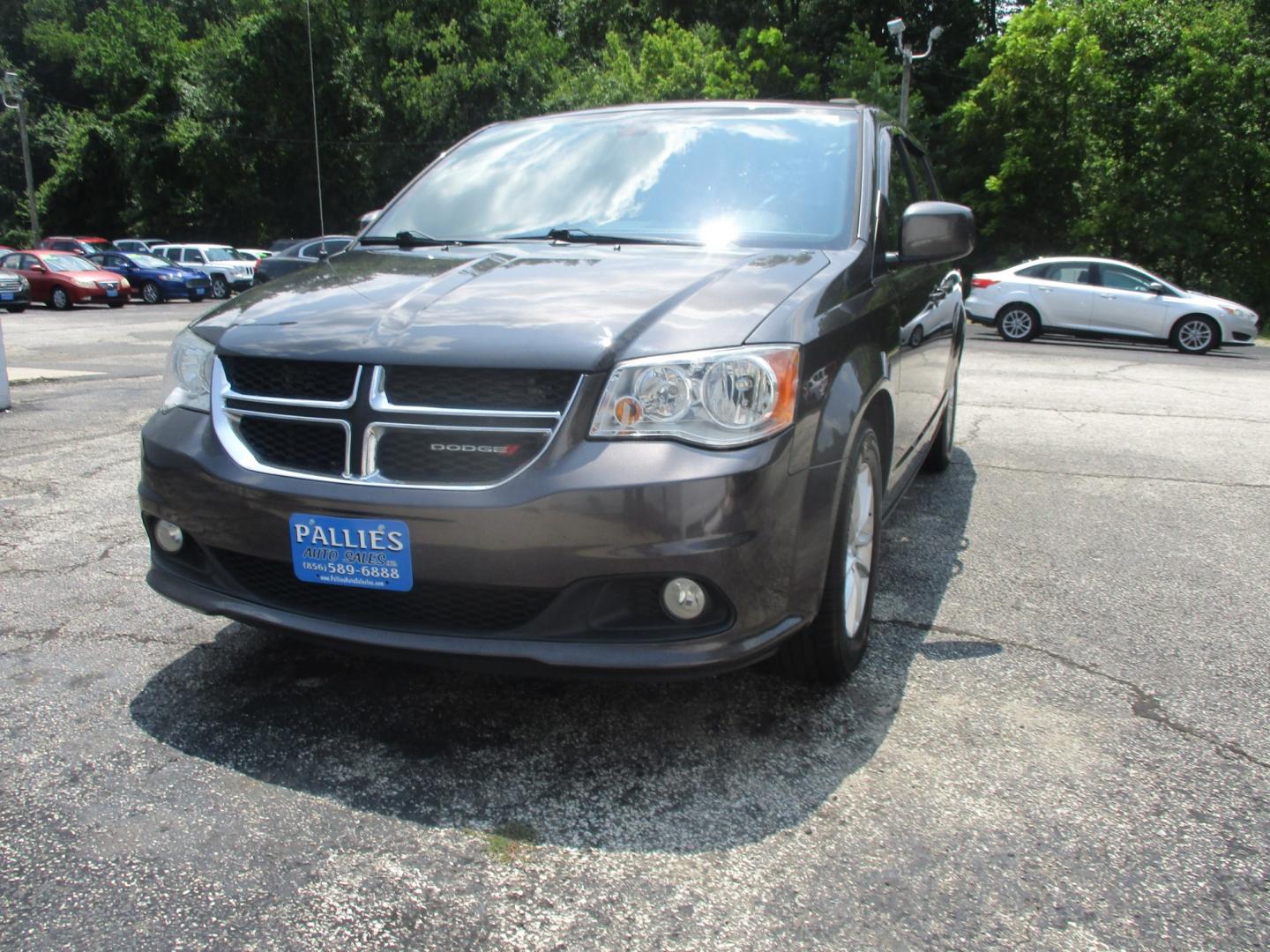 2019 GRAY Dodge Grand Caravan SXT (2C4RDGCG6KR) with an 3.6L V6 DOHC 24V engine, 6A transmission, located at 540a Delsea Drive, Sewell, NJ, 08080, (987) 867-5309, 39.752560, -75.111206- Photo#0