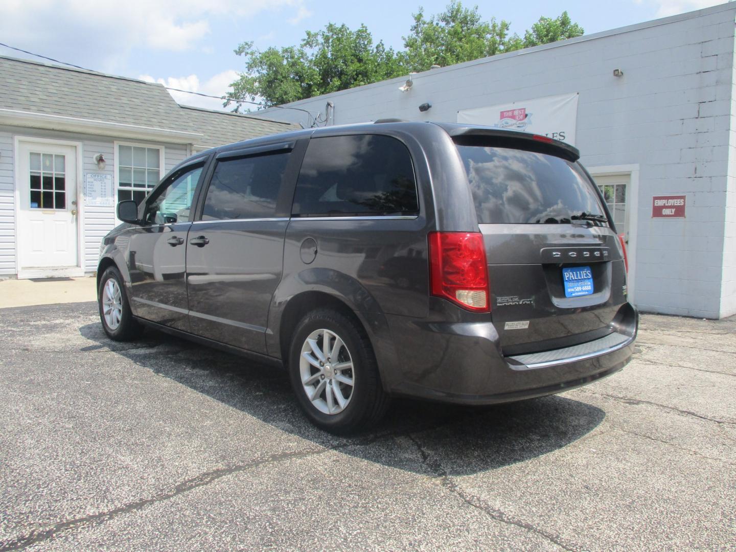 2019 GRAY Dodge Grand Caravan SXT (2C4RDGCG6KR) with an 3.6L V6 DOHC 24V engine, 6A transmission, located at 540a Delsea Drive, Sewell, NJ, 08080, (987) 867-5309, 39.752560, -75.111206- Photo#3