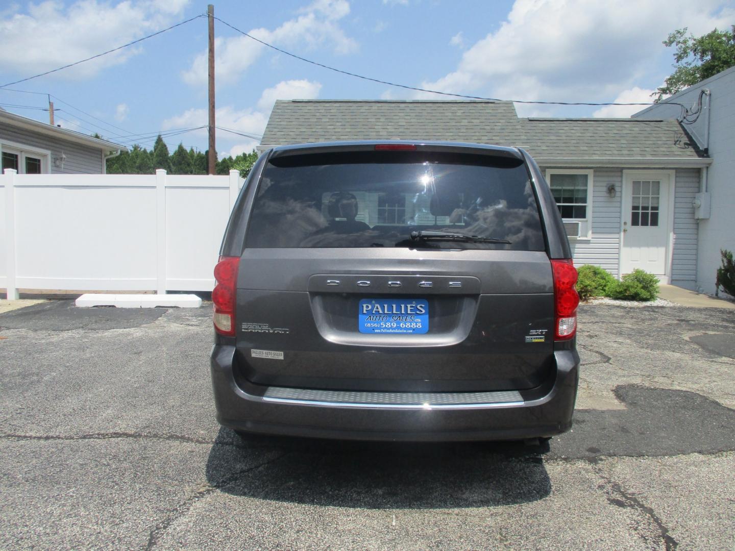 2019 GRAY Dodge Grand Caravan SXT (2C4RDGCG6KR) with an 3.6L V6 DOHC 24V engine, 6A transmission, located at 540a Delsea Drive, Sewell, NJ, 08080, (987) 867-5309, 39.752560, -75.111206- Photo#6