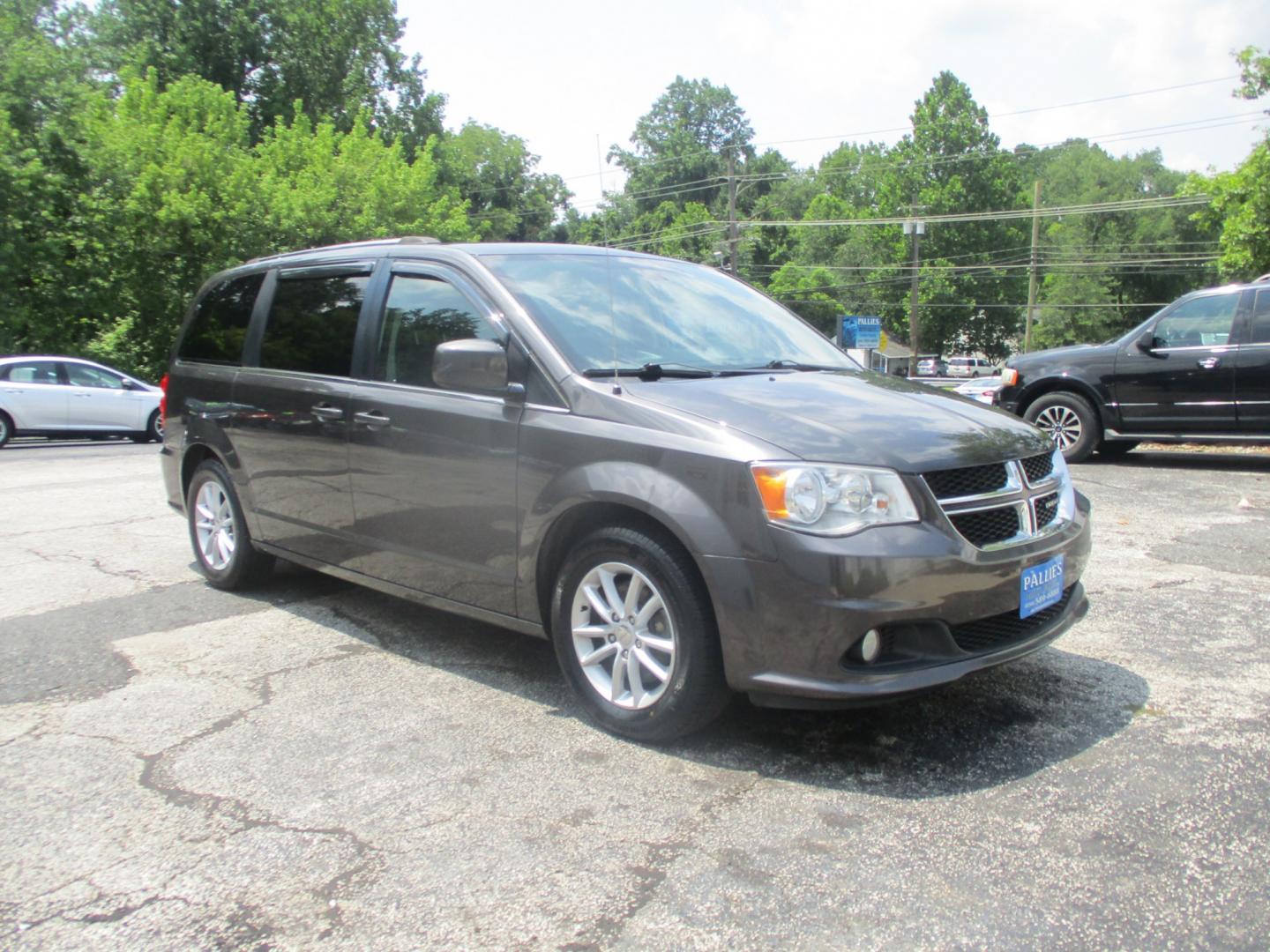 2019 GRAY Dodge Grand Caravan SXT (2C4RDGCG6KR) with an 3.6L V6 DOHC 24V engine, 6A transmission, located at 540a Delsea Drive, Sewell, NJ, 08080, (987) 867-5309, 39.752560, -75.111206- Photo#9