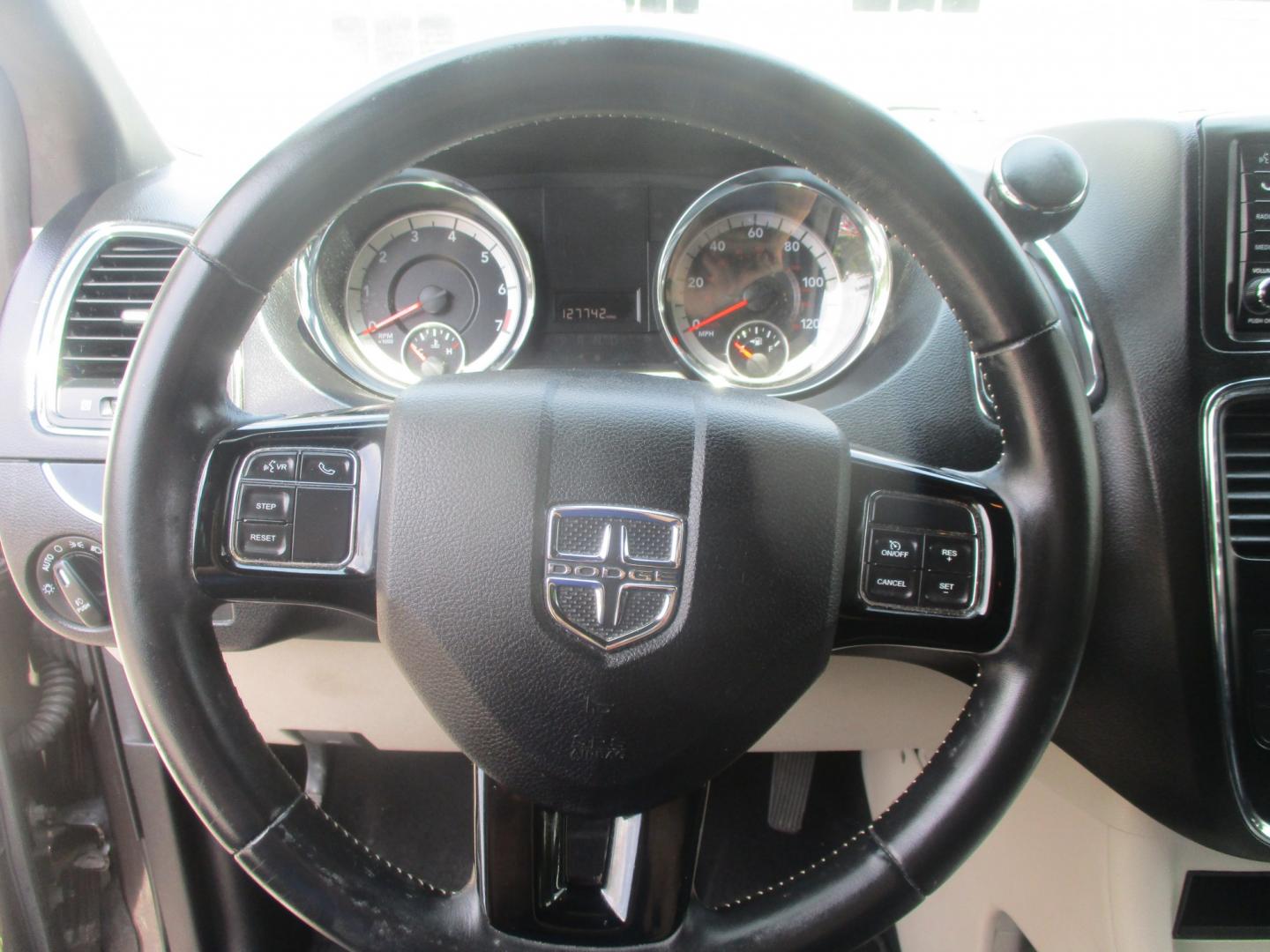 2019 GRAY Dodge Grand Caravan SXT (2C4RDGCG6KR) with an 3.6L V6 DOHC 24V engine, 6A transmission, located at 540a Delsea Drive, Sewell, NJ, 08080, (987) 867-5309, 39.752560, -75.111206- Photo#14