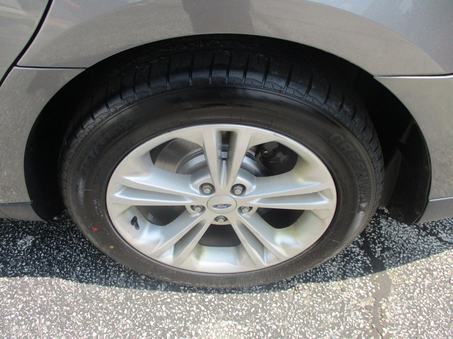 2013 GRAY Ford Taurus SEL FWD (1FAHP2E82DG) with an 3.5L V6 DOHC 24V engine, 6A transmission, located at 540a Delsea Drive, Sewell, NJ, 08080, (987) 867-5309, 39.752560, -75.111206- Photo#28