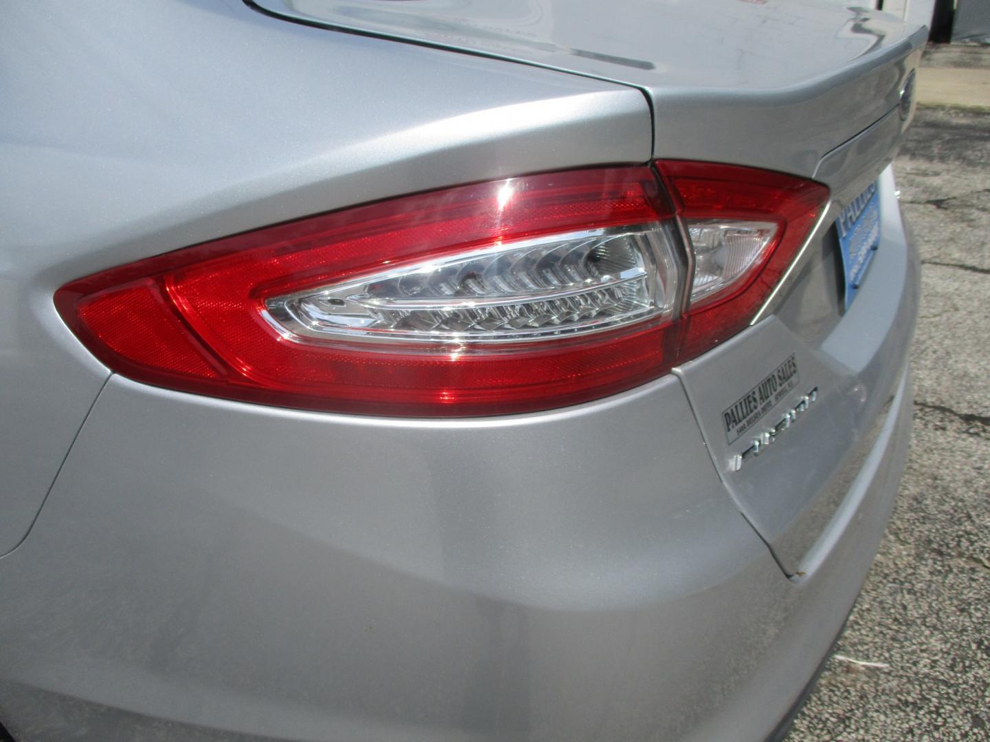 2015 SILVER Ford Fusion SE (3FA6P0H72FR) with an 2.5L L4 DOHC 16V engine, located at 540a Delsea Drive, Sewell, NJ, 08080, (987) 867-5309, 39.752560, -75.111206- Photo#4
