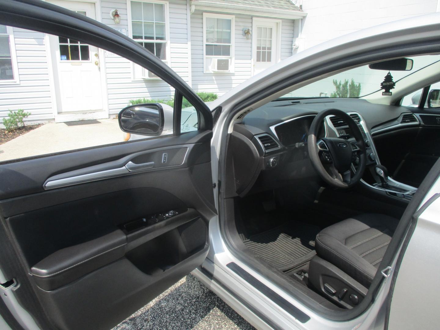 2015 SILVER Ford Fusion SE (3FA6P0H72FR) with an 2.5L L4 DOHC 16V engine, located at 540a Delsea Drive, Sewell, NJ, 08080, (987) 867-5309, 39.752560, -75.111206- Photo#12