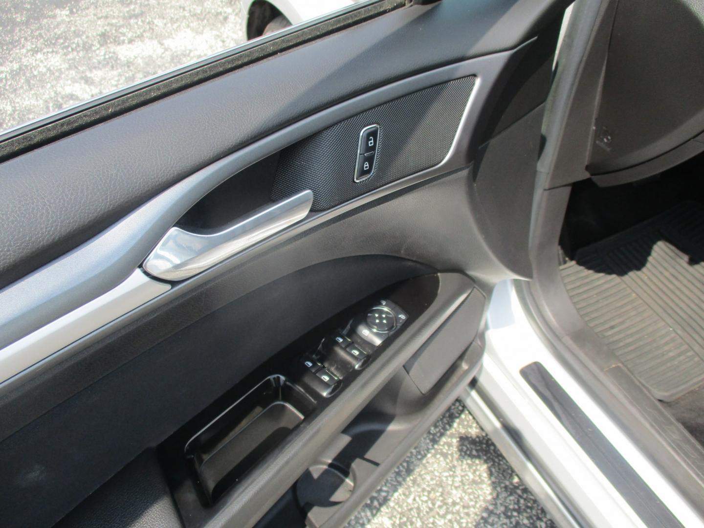 2015 SILVER Ford Fusion SE (3FA6P0H72FR) with an 2.5L L4 DOHC 16V engine, located at 540a Delsea Drive, Sewell, NJ, 08080, (987) 867-5309, 39.752560, -75.111206- Photo#13