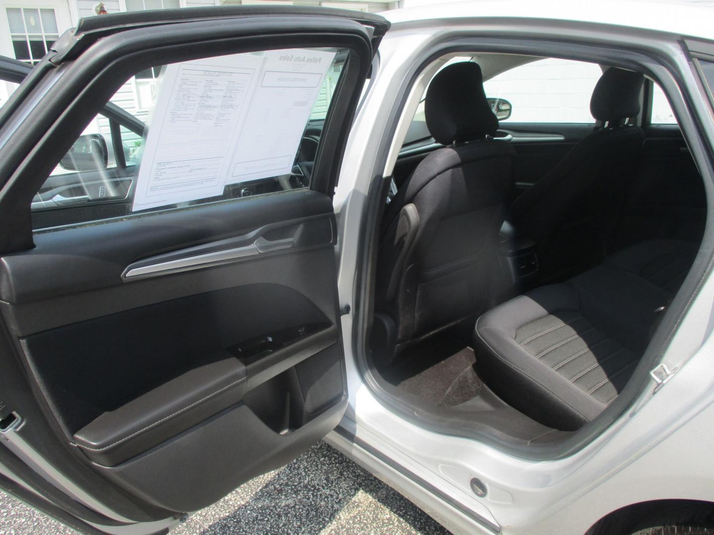 2015 SILVER Ford Fusion SE (3FA6P0H72FR) with an 2.5L L4 DOHC 16V engine, located at 540a Delsea Drive, Sewell, NJ, 08080, (987) 867-5309, 39.752560, -75.111206- Photo#15