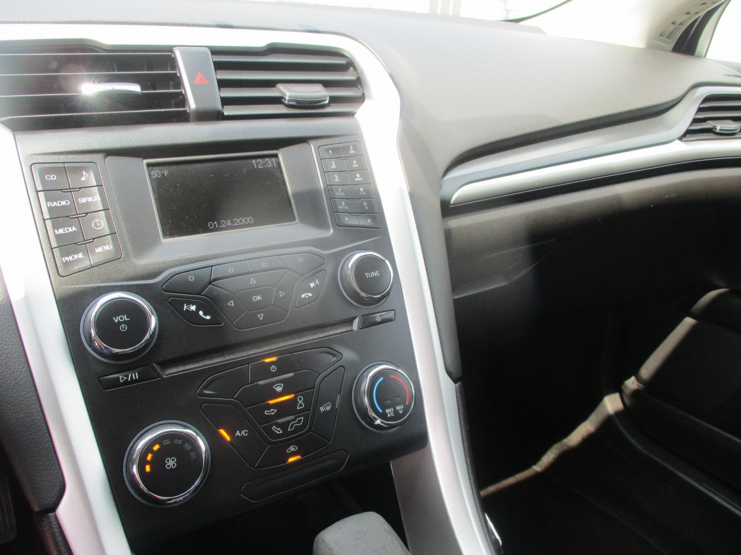2015 SILVER Ford Fusion SE (3FA6P0H72FR) with an 2.5L L4 DOHC 16V engine, located at 540a Delsea Drive, Sewell, NJ, 08080, (987) 867-5309, 39.752560, -75.111206- Photo#18